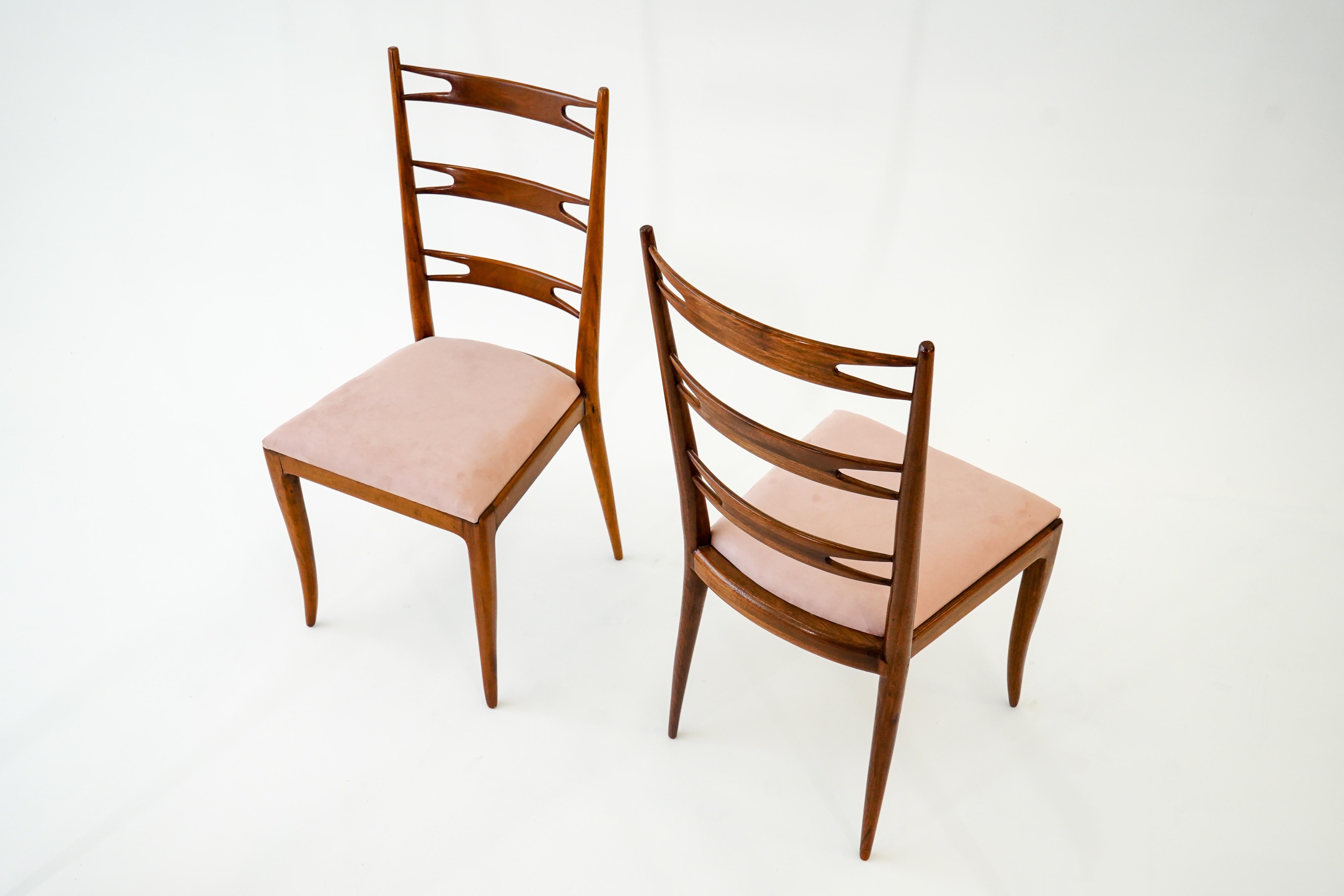 Giuseppe Scapinelli, Set of 10 “Gravata” Dining Chairs, Brazil, 1950s

Rare and exceptional set of ten “Gravata” dining chairs by Giuseppe Scapinelli, one of the most sophisticated and creative designers of the Brazilian modernist movement.

These