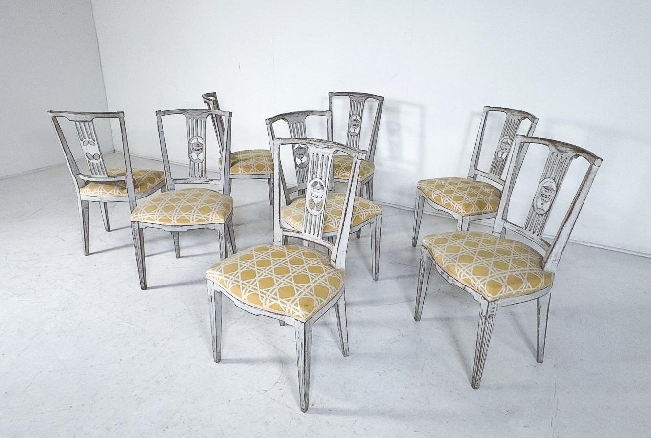 Gustaviano Set di 10 sedie da pranzo in stile gustaviano in vendita