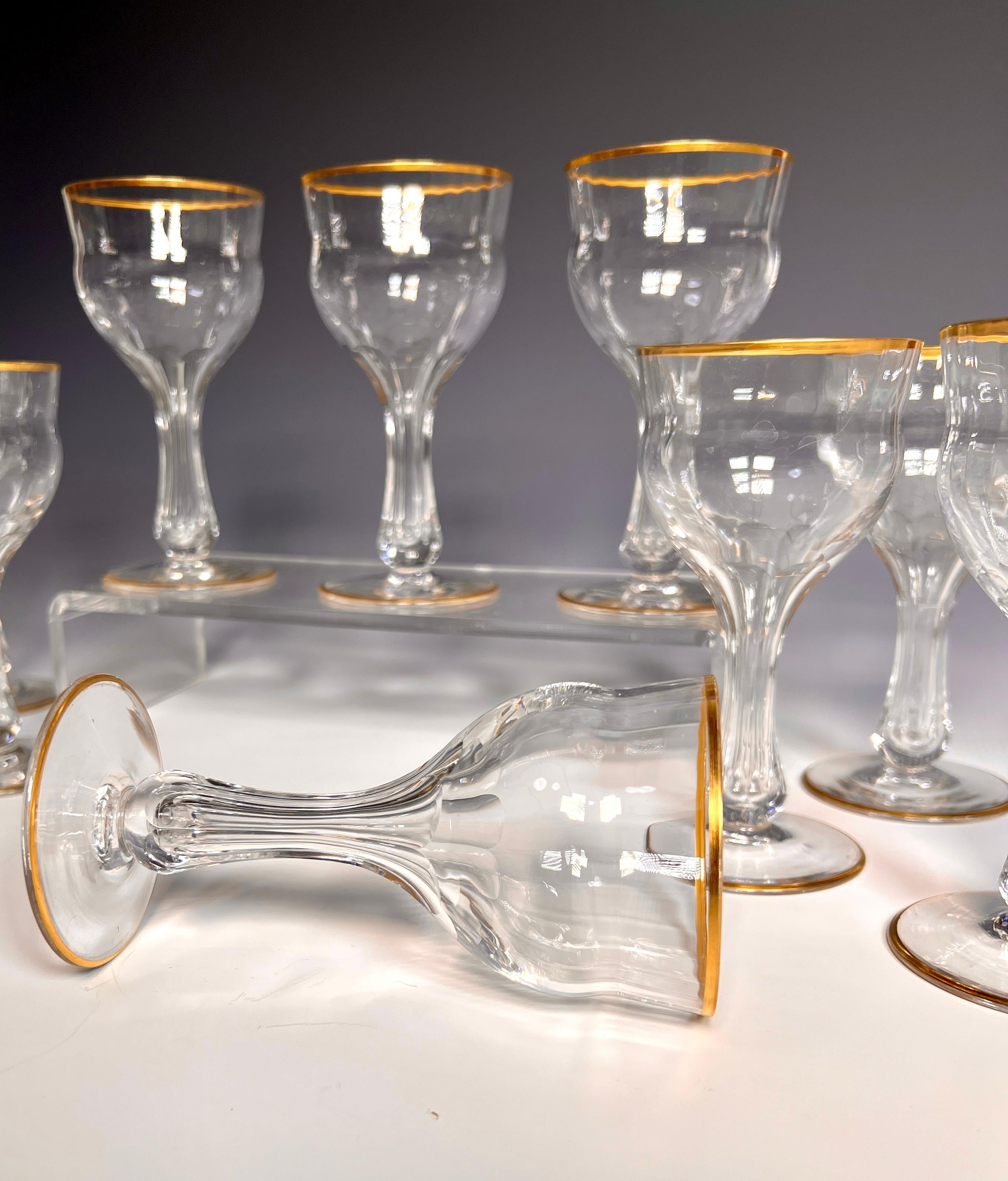 Français Ensemble de 10 coupes à champagne en cristal optique soufflé à la bouche, à pied creux et doré en vente