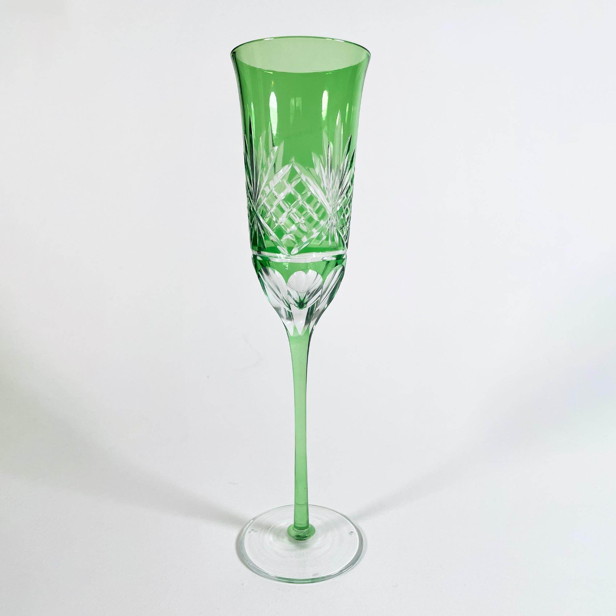 Ensemble de 10 flûtes à champagne de Bohème en cristal taillé à la main - Vintage 1980 en vente 3