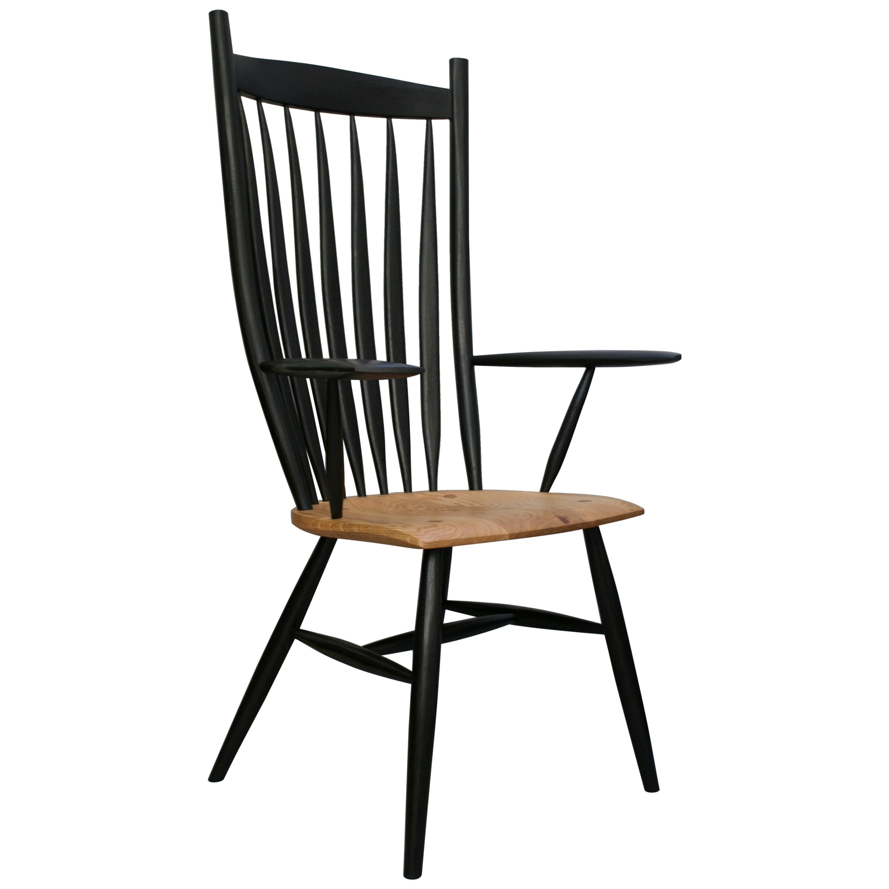 Juego de 10 sillas curvadas por encargo del ebanista alemán Fabian Fischer. (2 sillas con brazo y 8 sillas laterales) Fabricadas según la tradición y la calidad de la artesanía del Studio americano. El precio refleja la silla hecha en roble, pero
