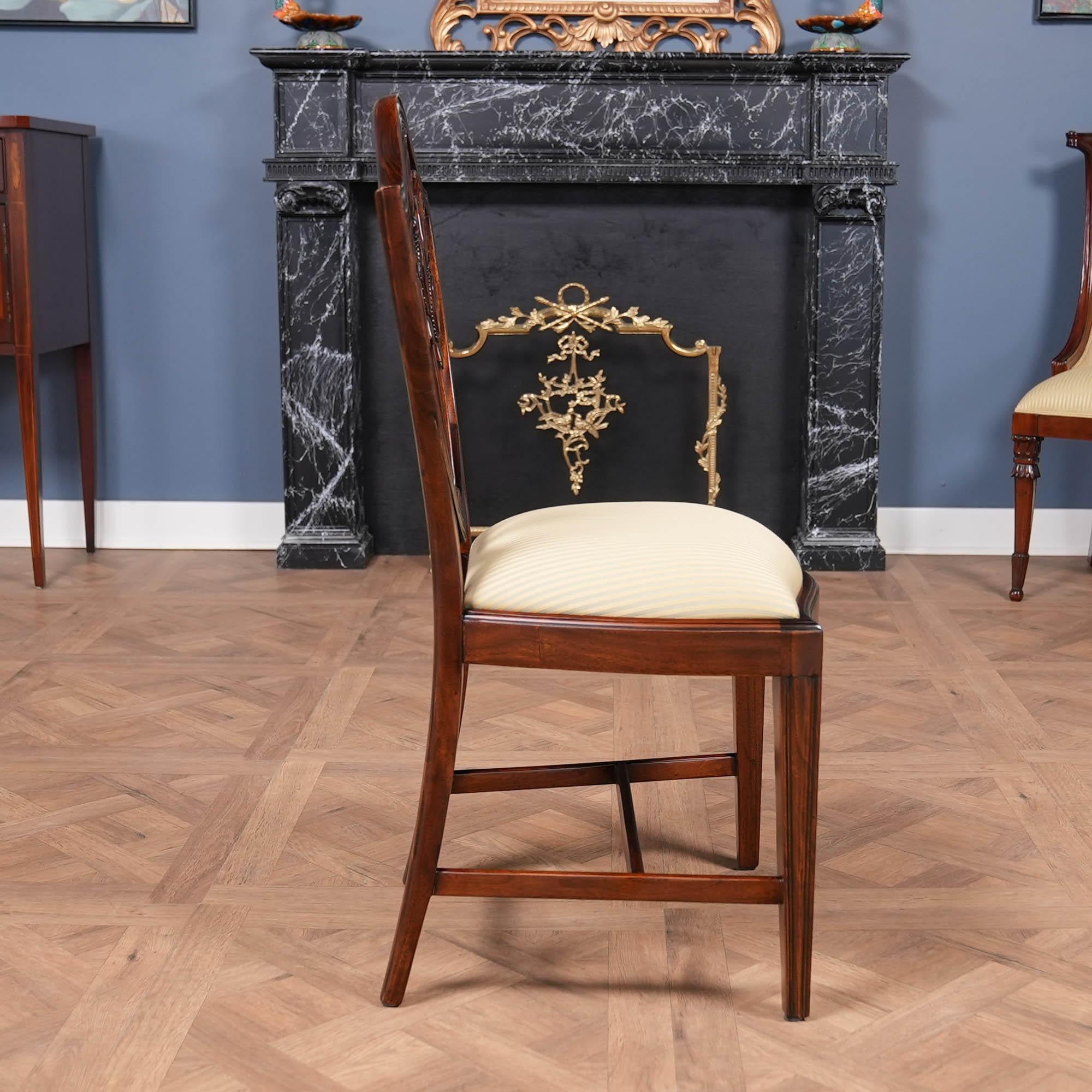 Set of 10 Inlaid Shield Back Chairs in vendita 7