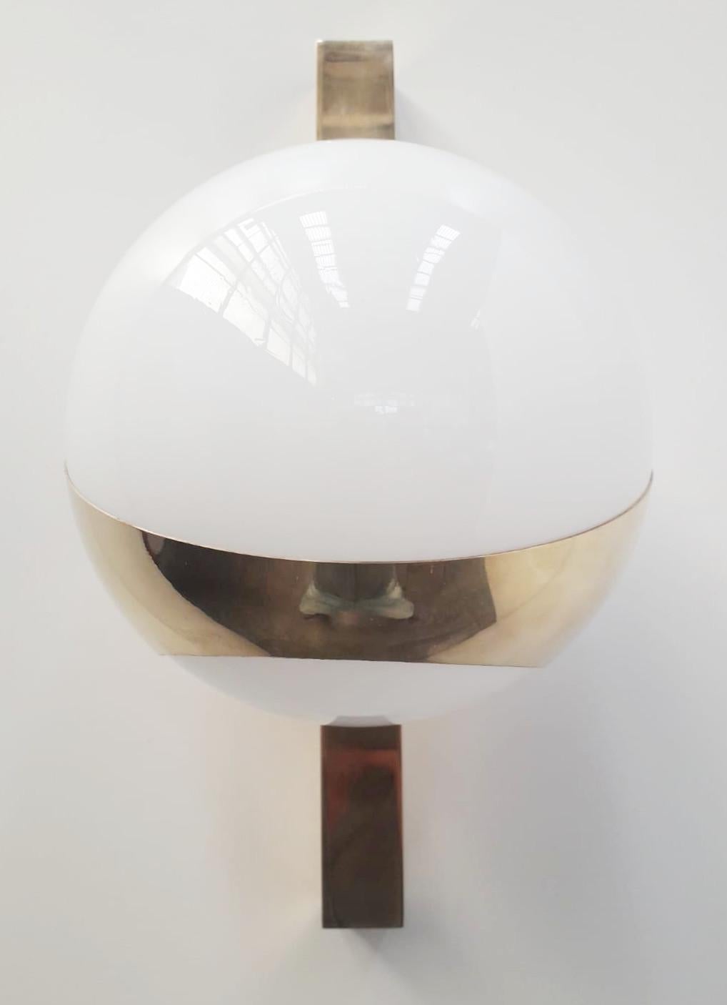 Italian wall lights with glossy white Murano glass globes and brass brackets / Designed by Stilnovo, circa 1960’s / Made in Italy
1 light / E12 or E14 type / max 40W 
Height: 13 inches / Width: 6.5 inches / Depth: 8 inches 
10 in stock in Palm
