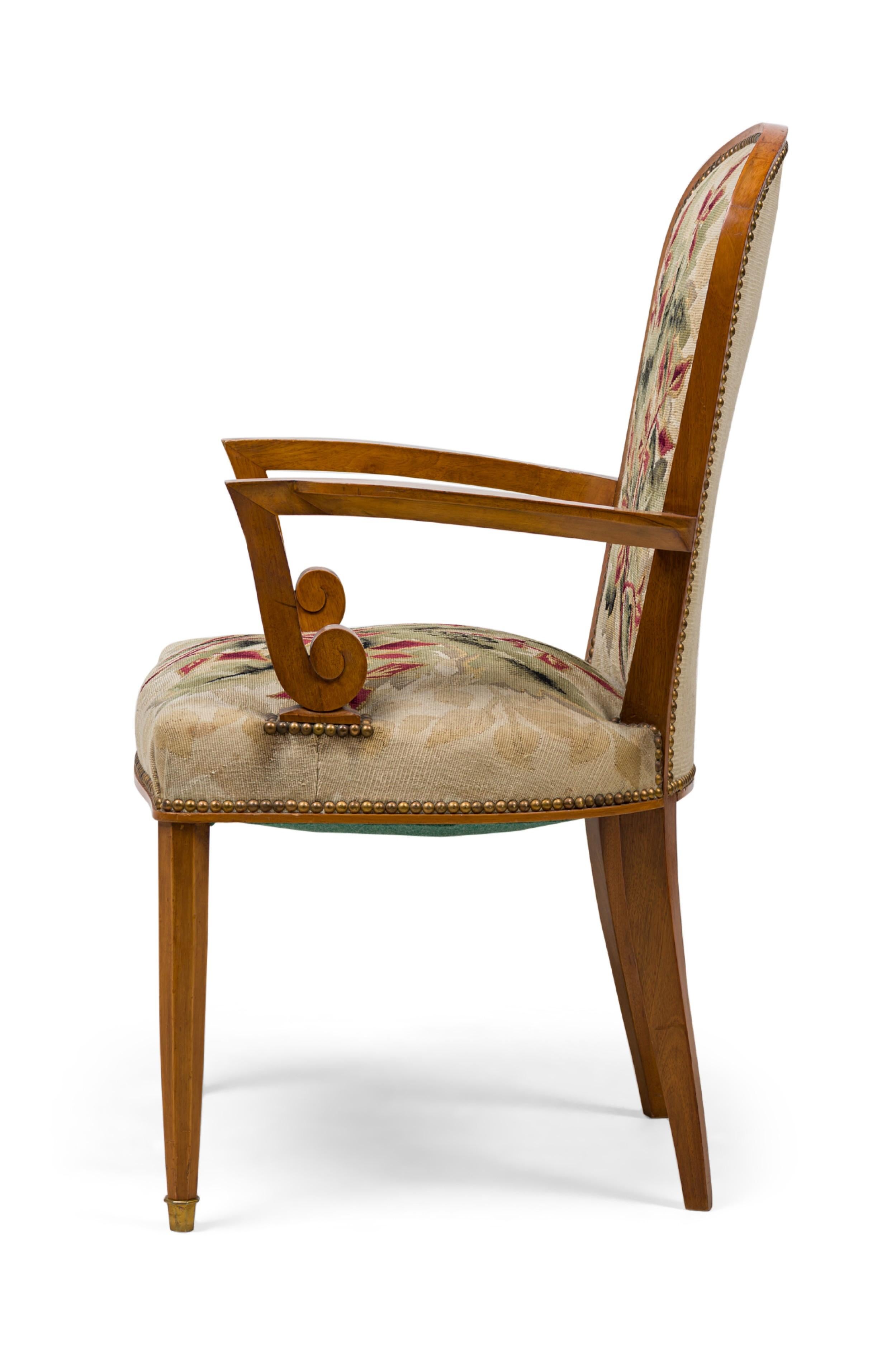 Set di 10 sedie da pranzo moderne francesi in legno e arazzo di Jules Leleu in vendita 8