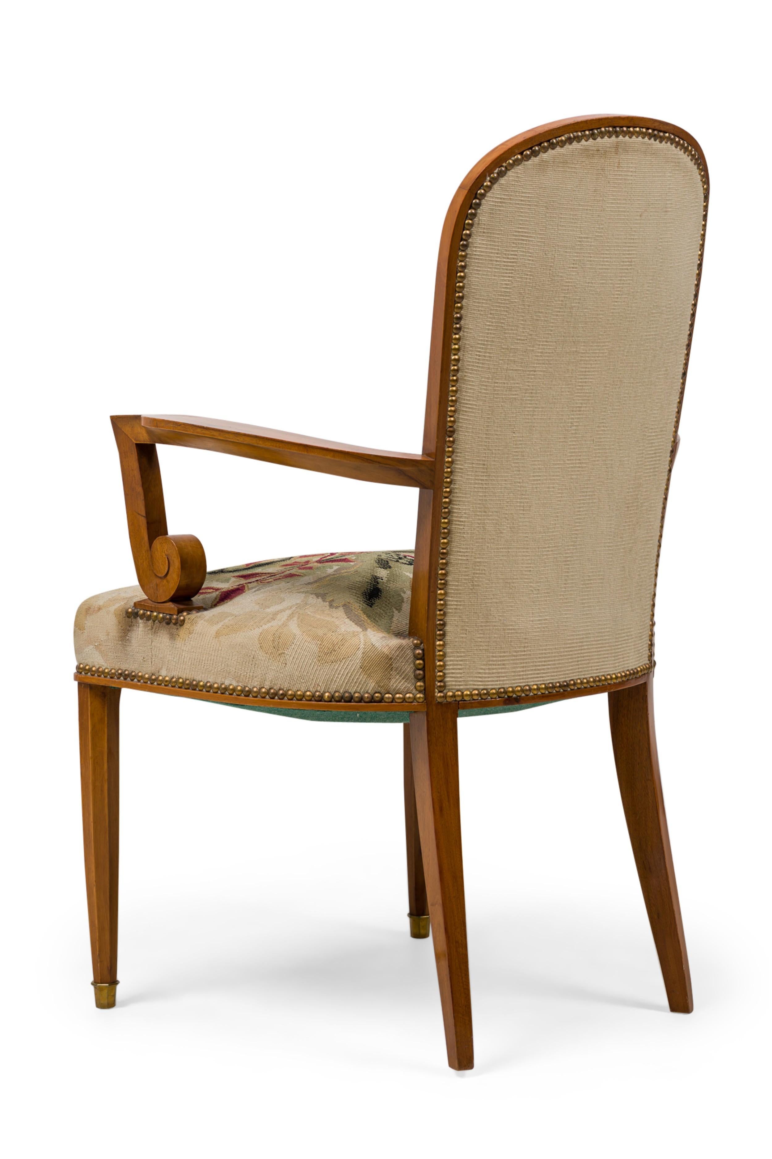 Set di 10 sedie da pranzo moderne francesi in legno e arazzo di Jules Leleu in vendita 9