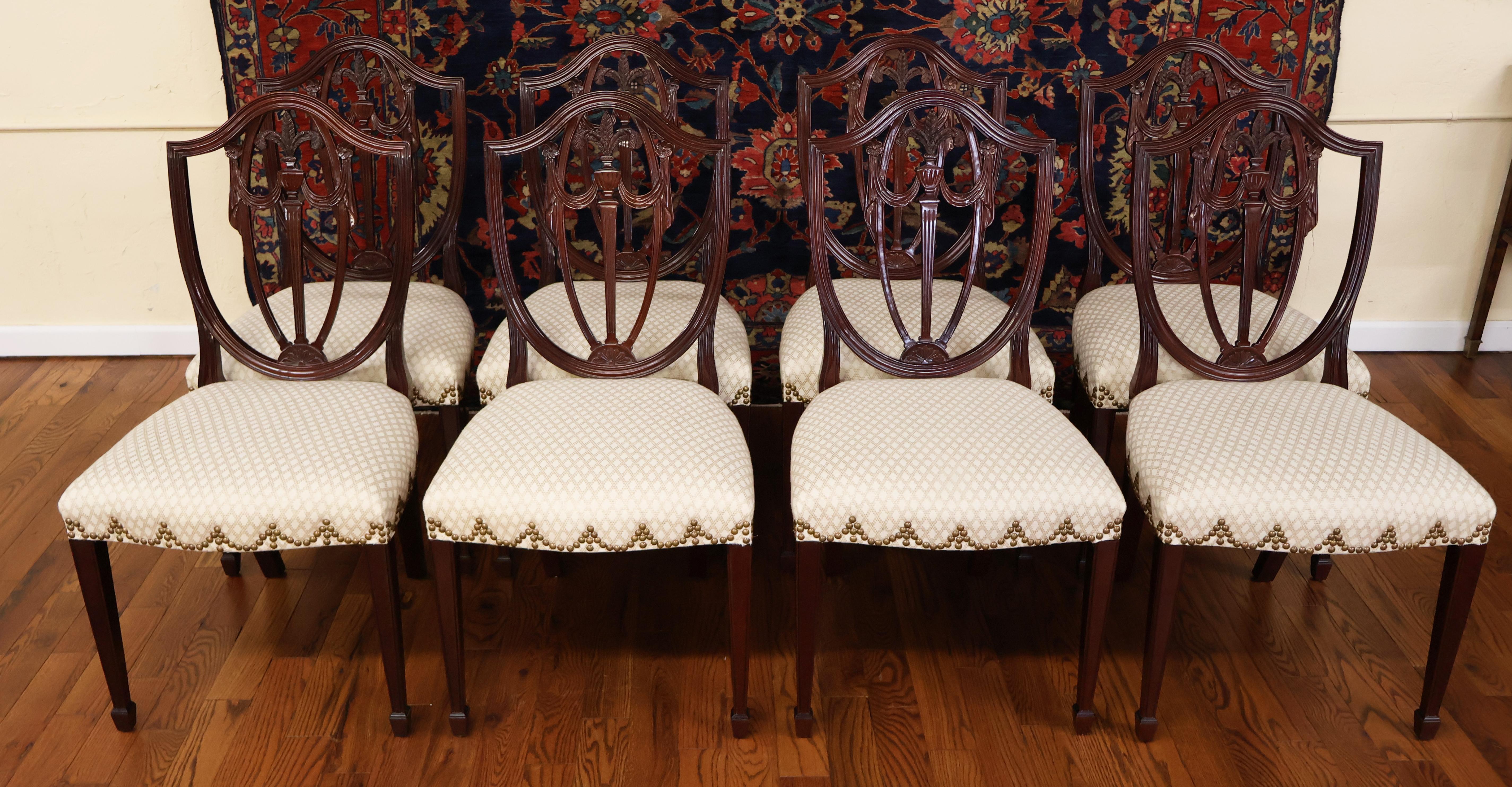 Set of 10 Kindel Federal Style Shield Back Mahogany Dining Chairs  In Good Condition In Long Branch, NJ