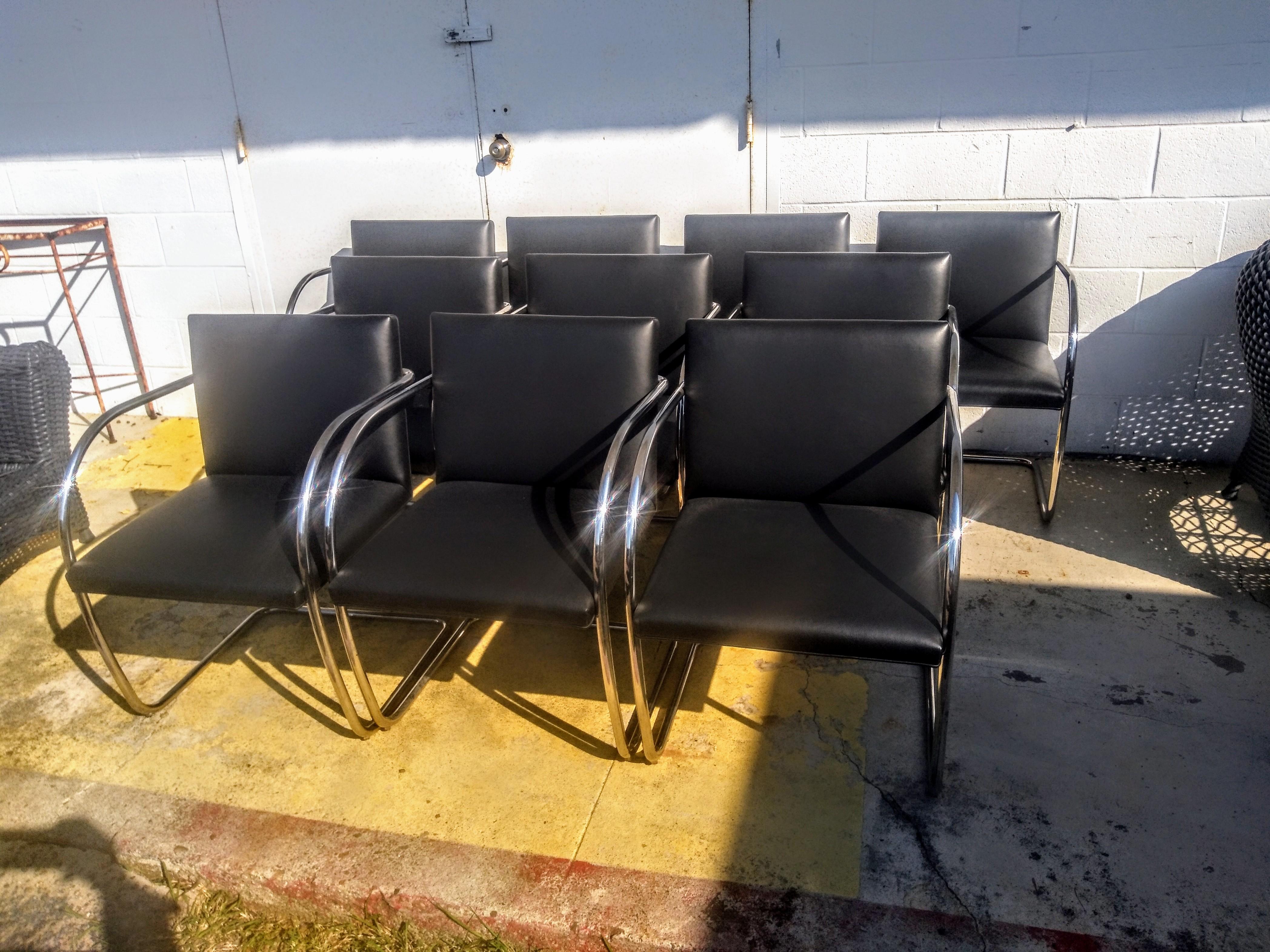 Satz von 10 Knoll Brünn röhrenförmigen Lederstühlen (Moderne der Mitte des Jahrhunderts) im Angebot