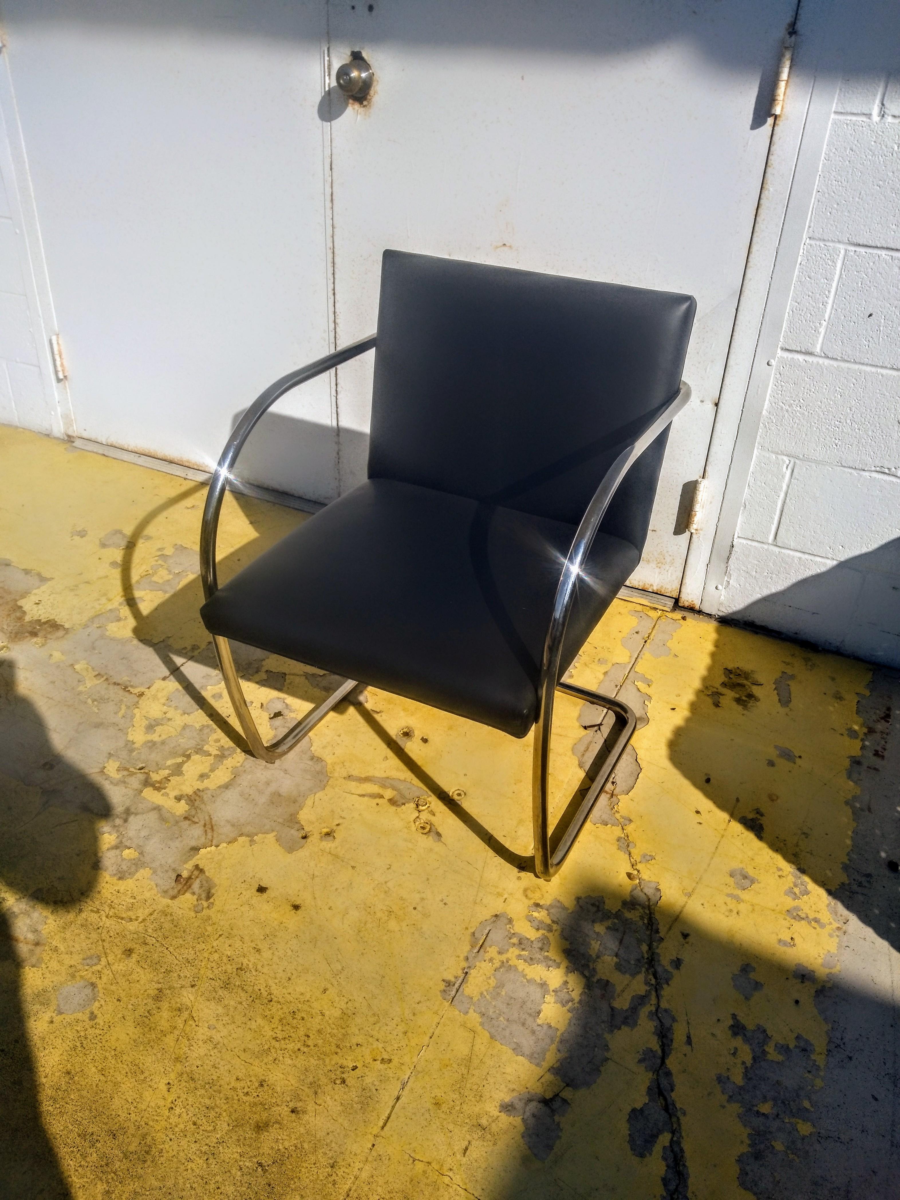 Satz von 10 Knoll Brünn röhrenförmigen Lederstühlen (amerikanisch) im Angebot