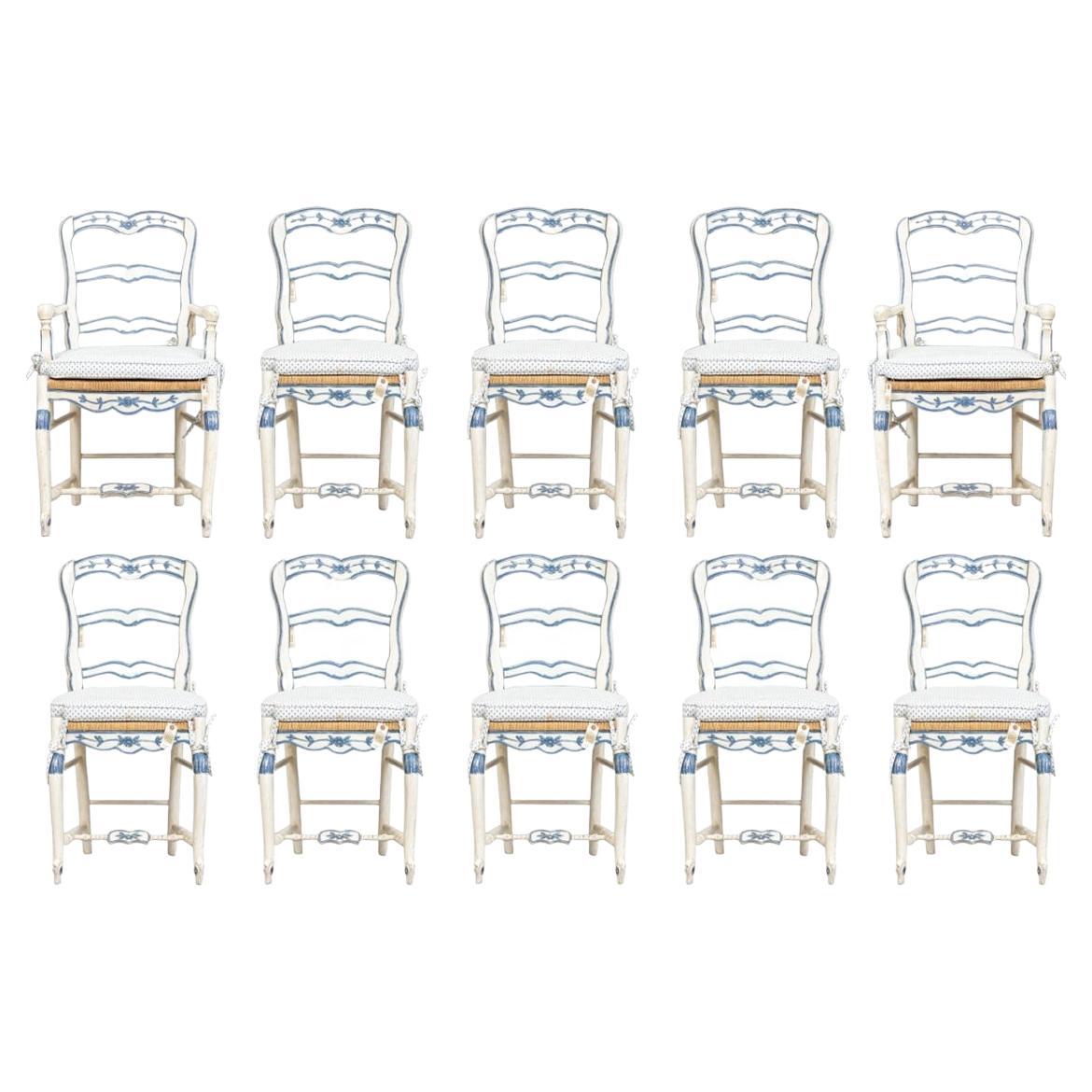 Ensemble de 10 chaises de salle à manger provinciales françaises peintes de style Louis XV