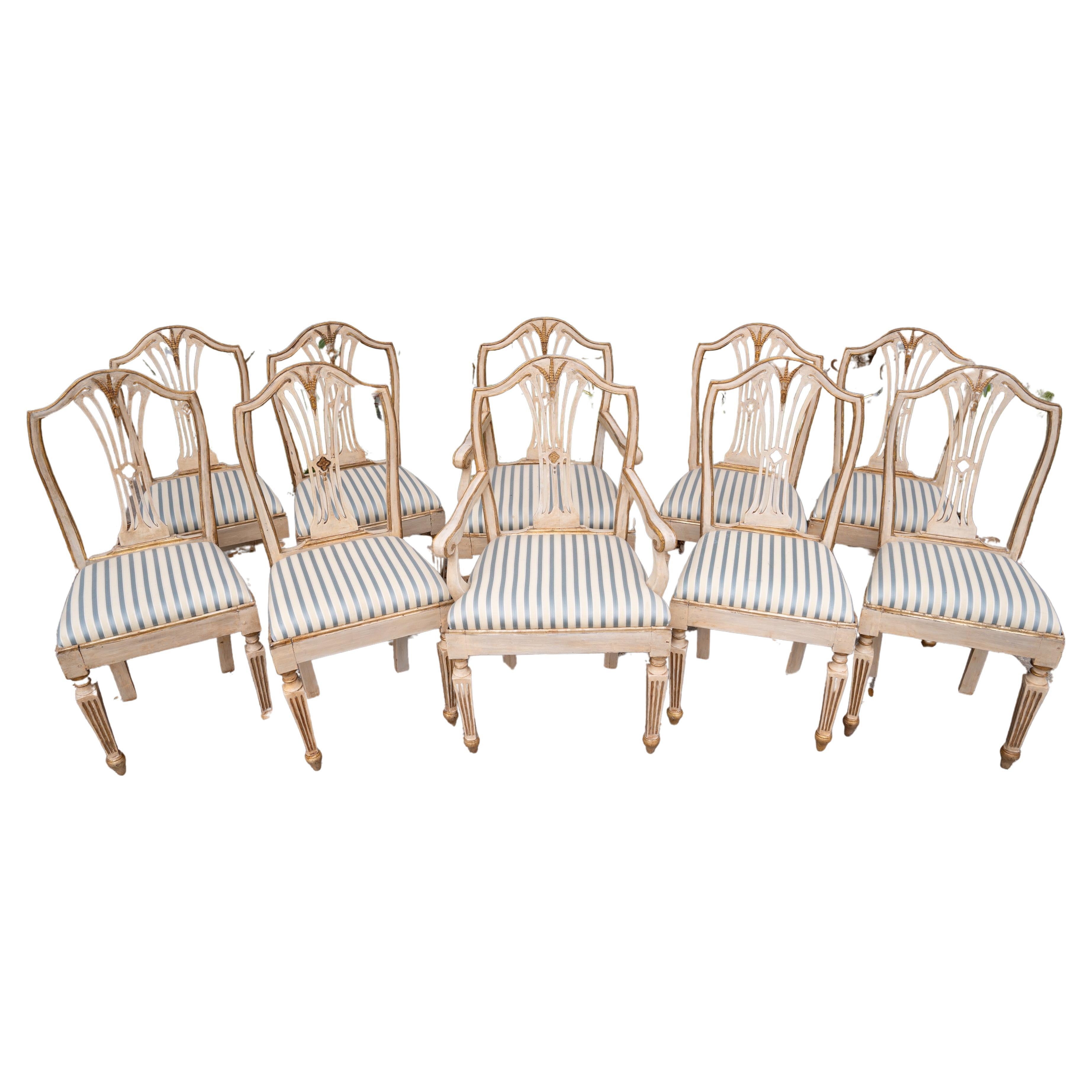Satz von 10 bemalten und vergoldeten Stühlen im Louis XVI-Stil im Angebot