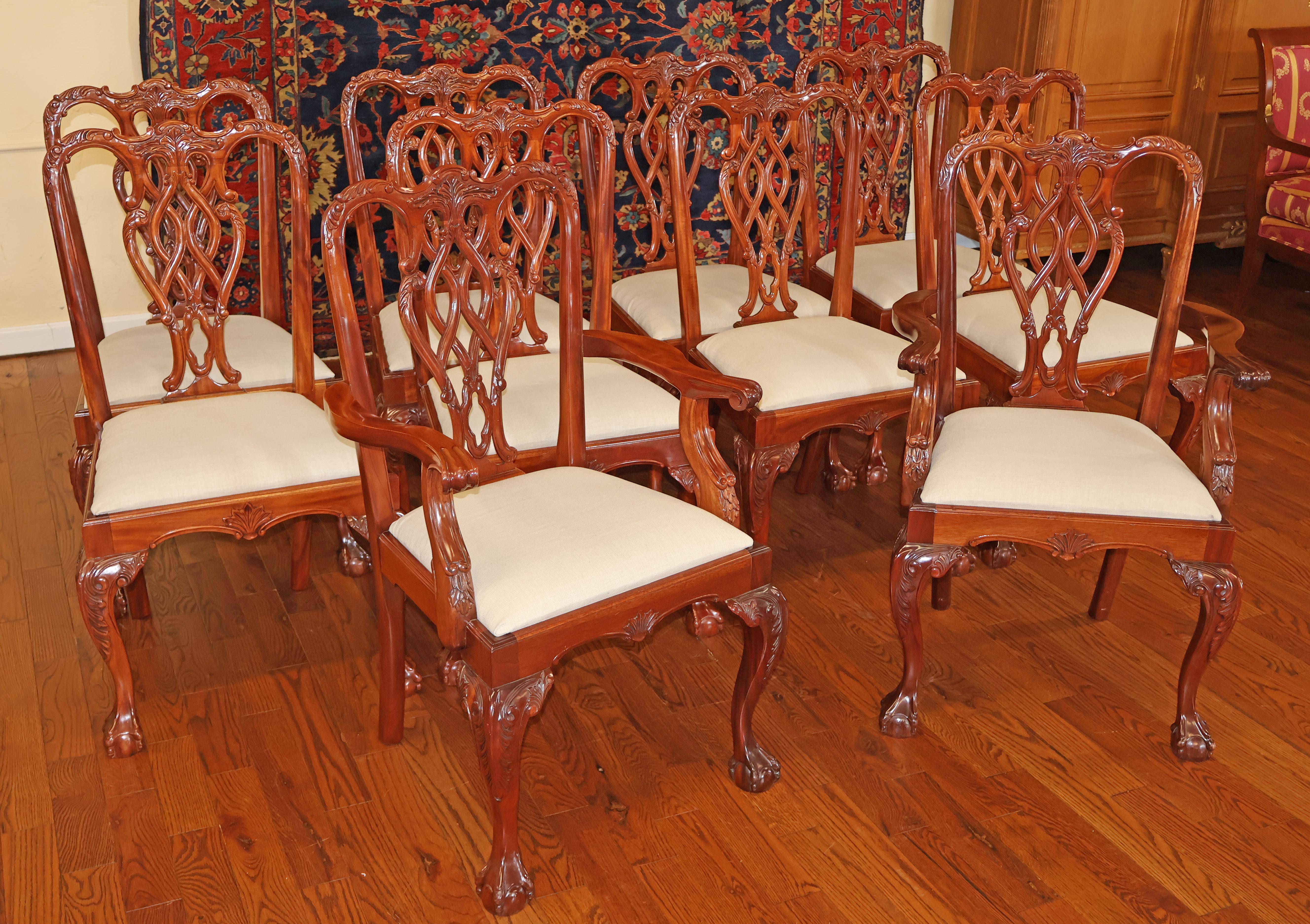 Américain Ensemble de 10 chaises de salle à manger en acajou de style Chippendale avec pieds Ball and Claw en vente