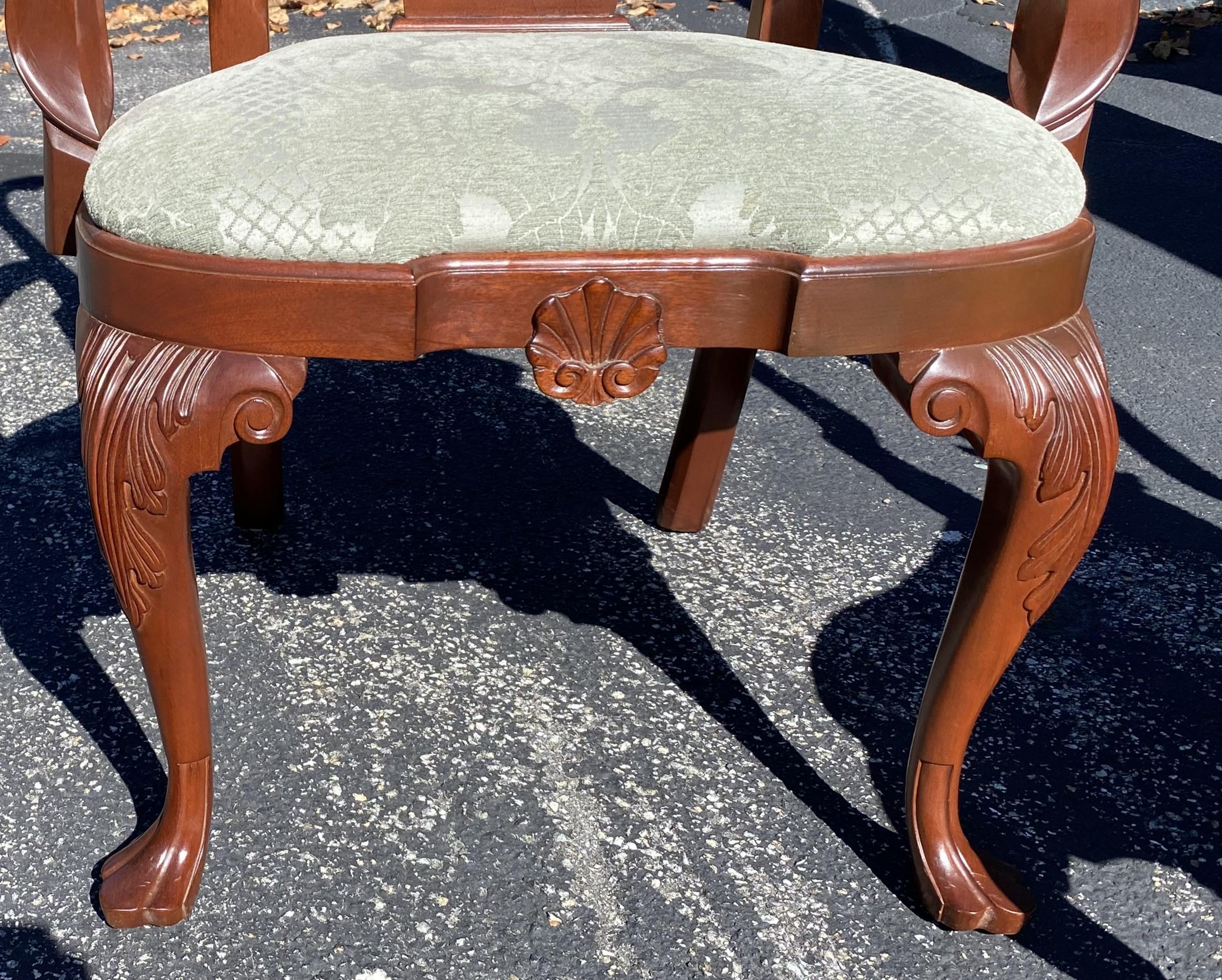 Set of 10 Mahogany Shell Carved Colonial Williamsburg Dining Chairs by Stickley In Good Condition In Milford, NH