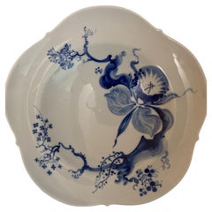 Set von 10 signierten Meissener Porzellantellern mit blauem Blumenmuster