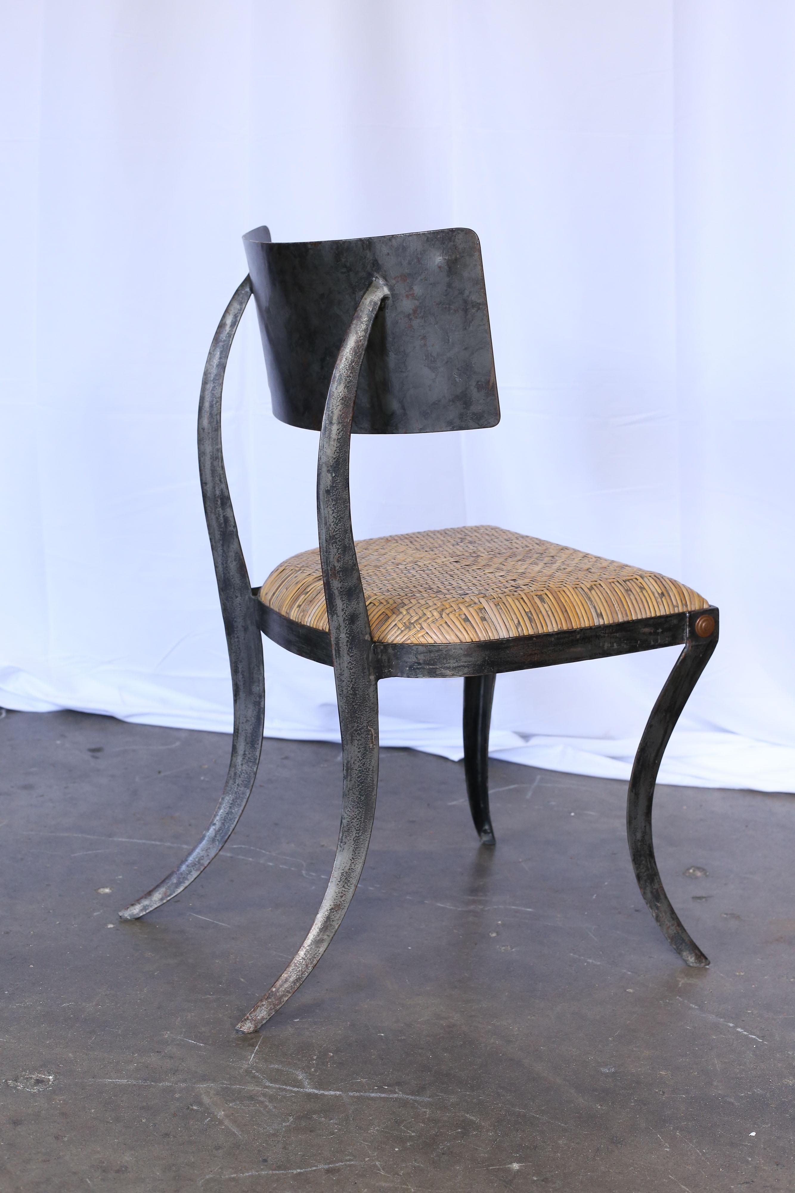 Satz von 10 Klismos-Stühlen aus Metall von Ched Berenguer-Topacio im Zustand „Gut“ im Angebot in Houston, TX