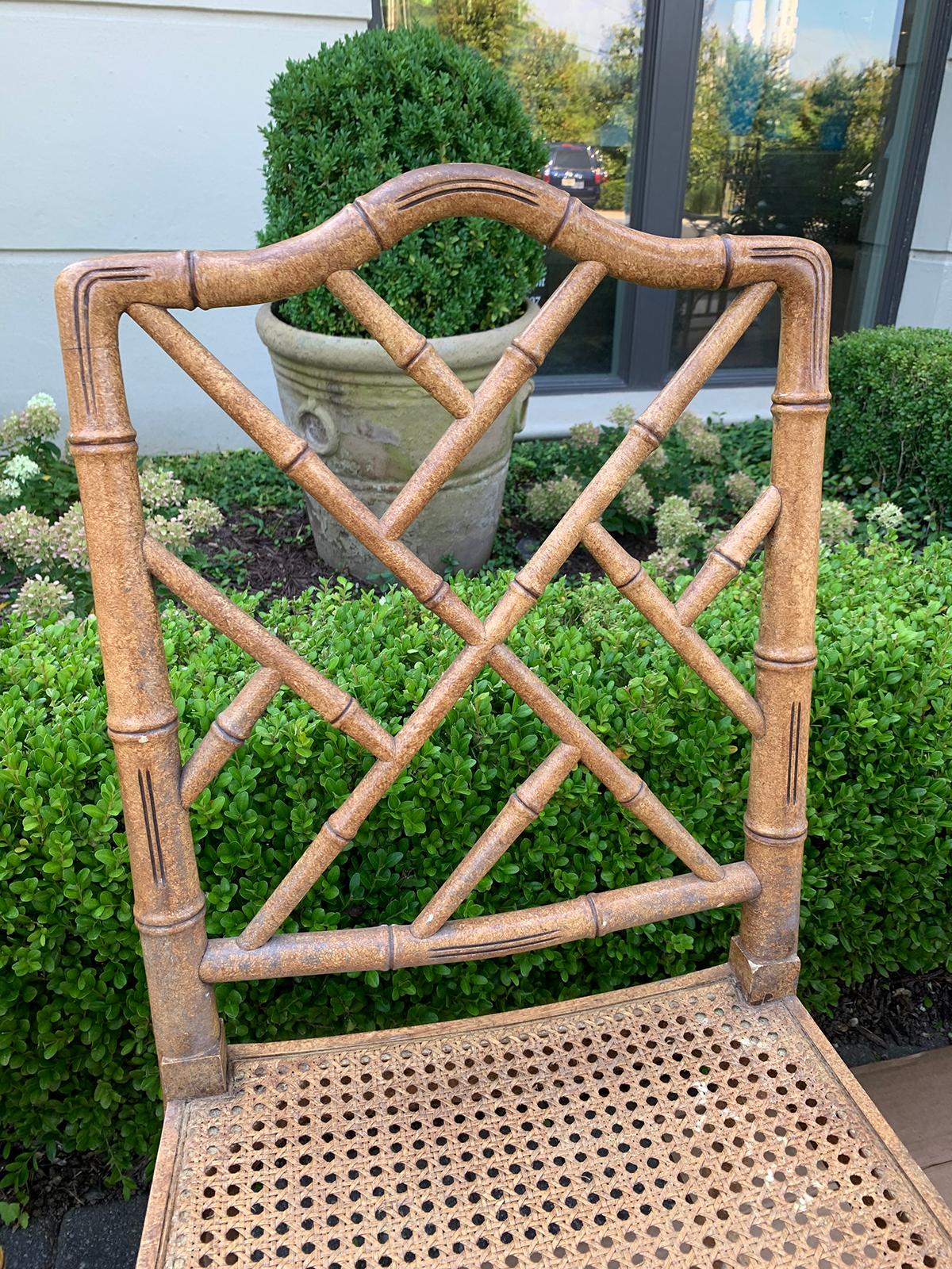 Lot de 10 chaises de salle à manger en faux bambou du milieu du 20e siècle avec sièges cannés 8