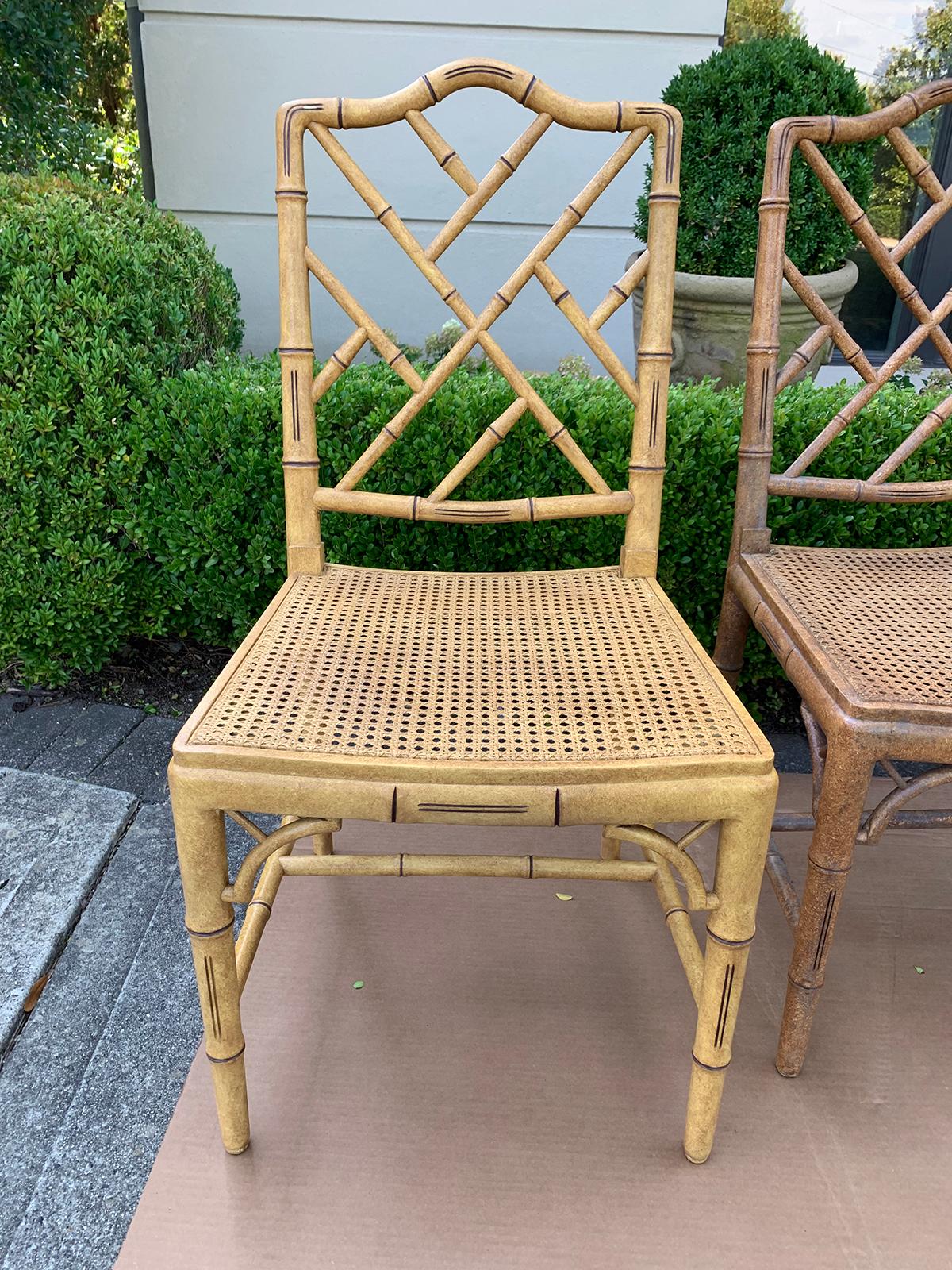 20ième siècle Lot de 10 chaises de salle à manger en faux bambou du milieu du 20e siècle avec sièges cannés