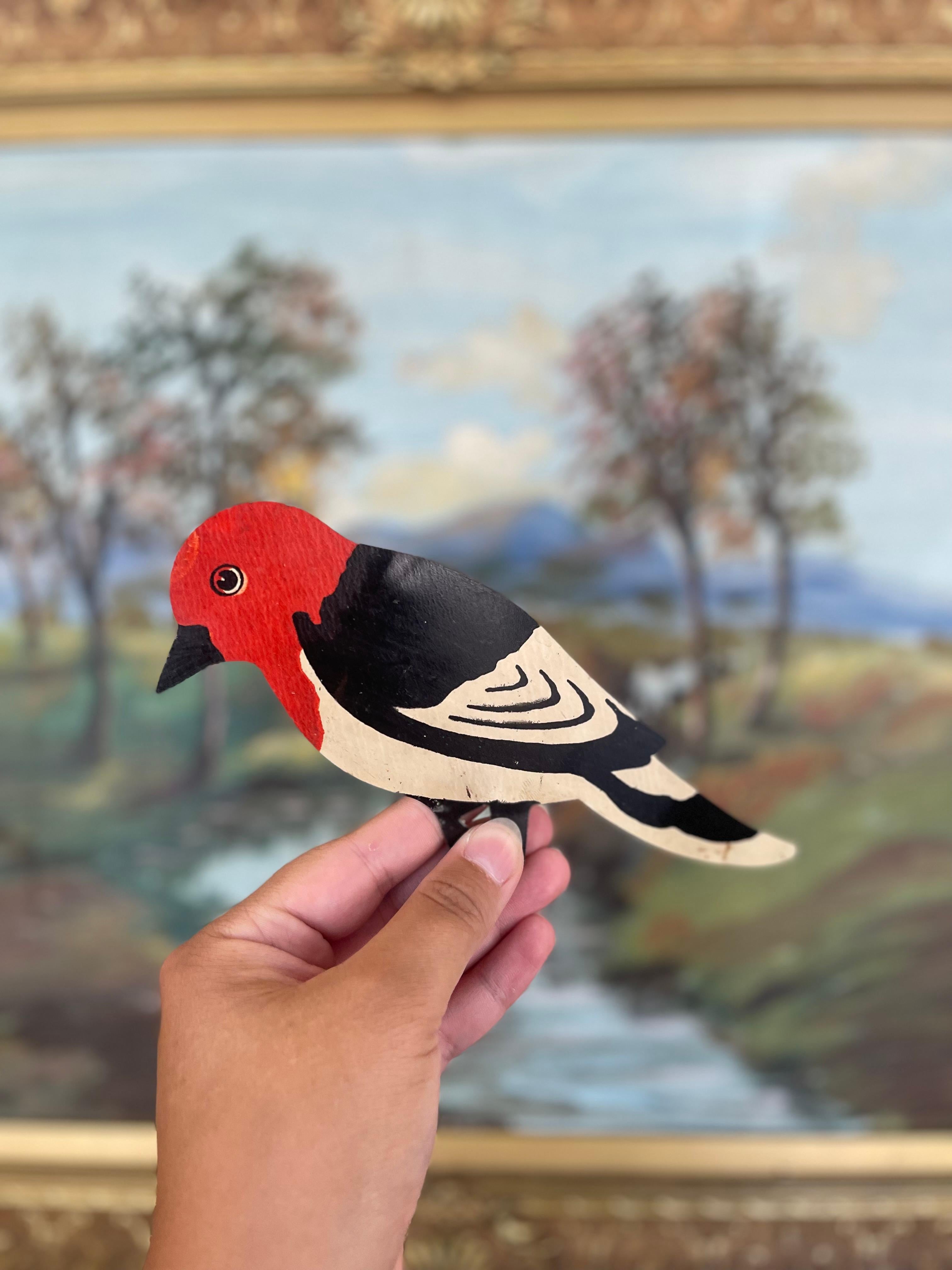 Artisanat Ensemble de 10 silhouettes d'oiseaux en bois peintes à la main au milieu du 20e siècle. en vente