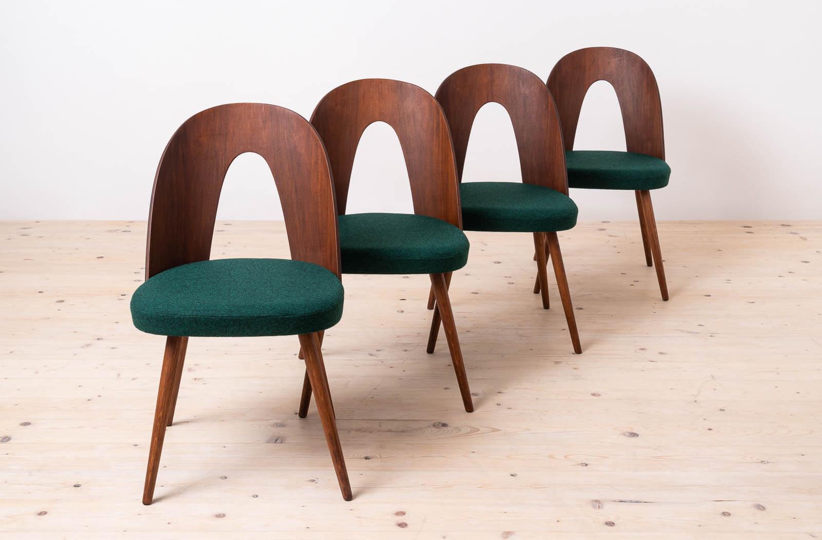 Juego de 10 sillas de comedor Mid Century de A. Šuman, opciones de retapizado Checo en venta