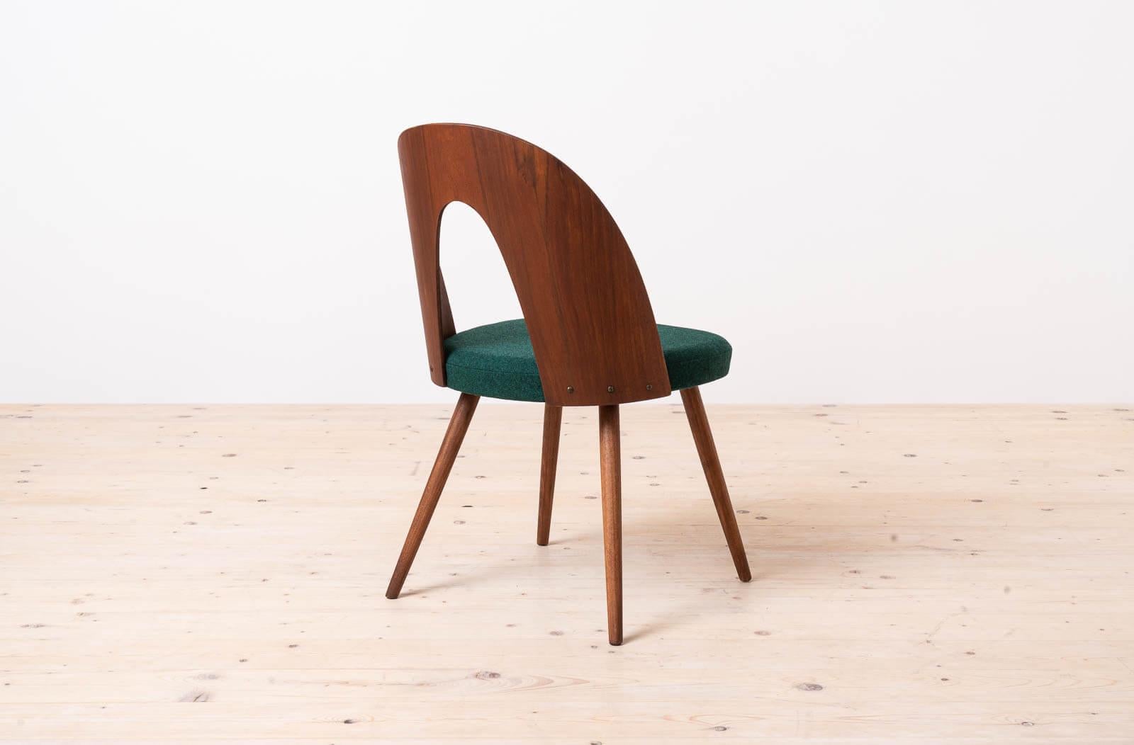 Juego de 10 sillas de comedor Mid Century de A. Šuman, opciones de retapizado en venta 1