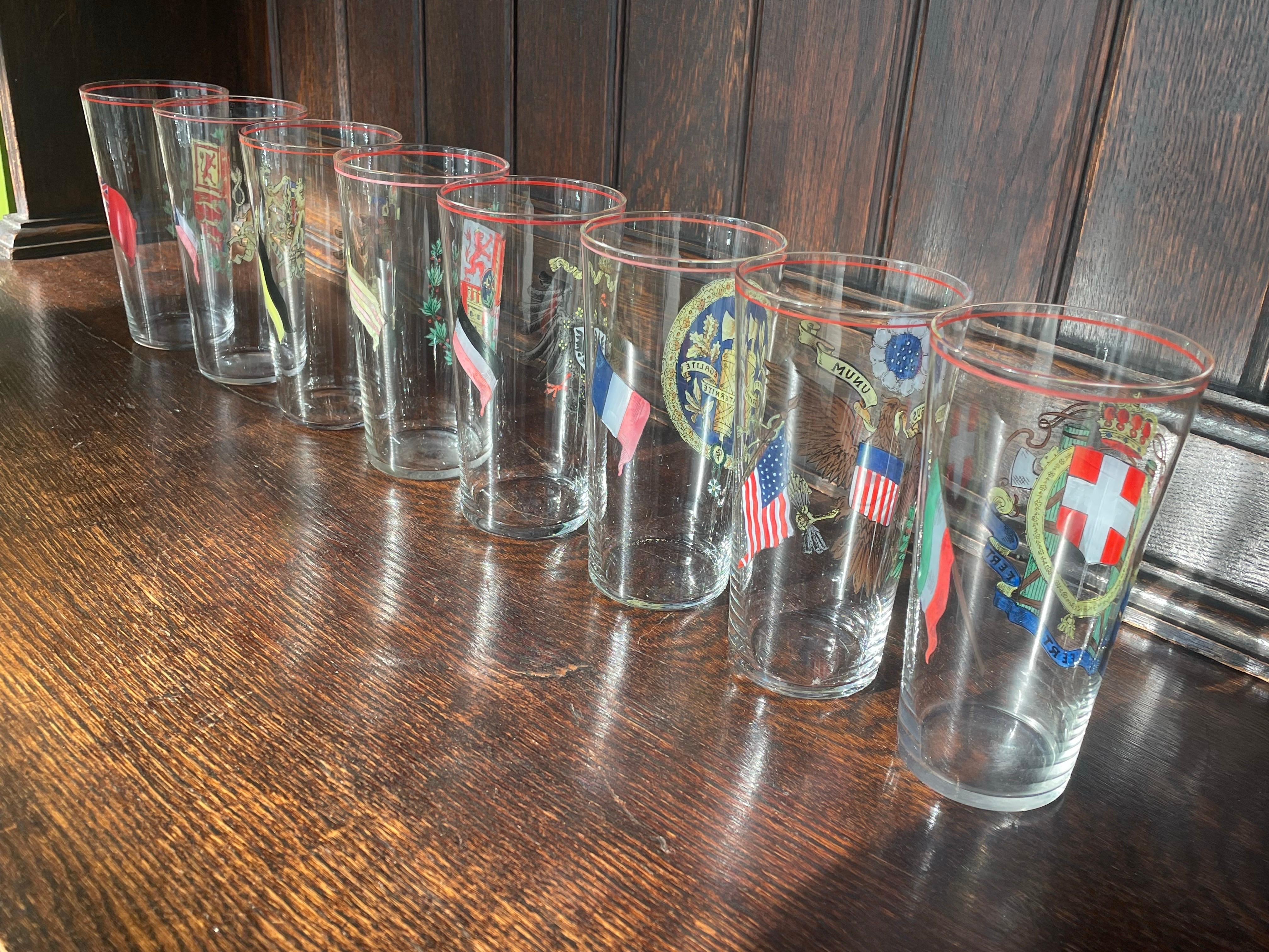 Lot de 10 verres Highball de style héraldique peints à la main et datant du milieu du siècle dernier en vente 6