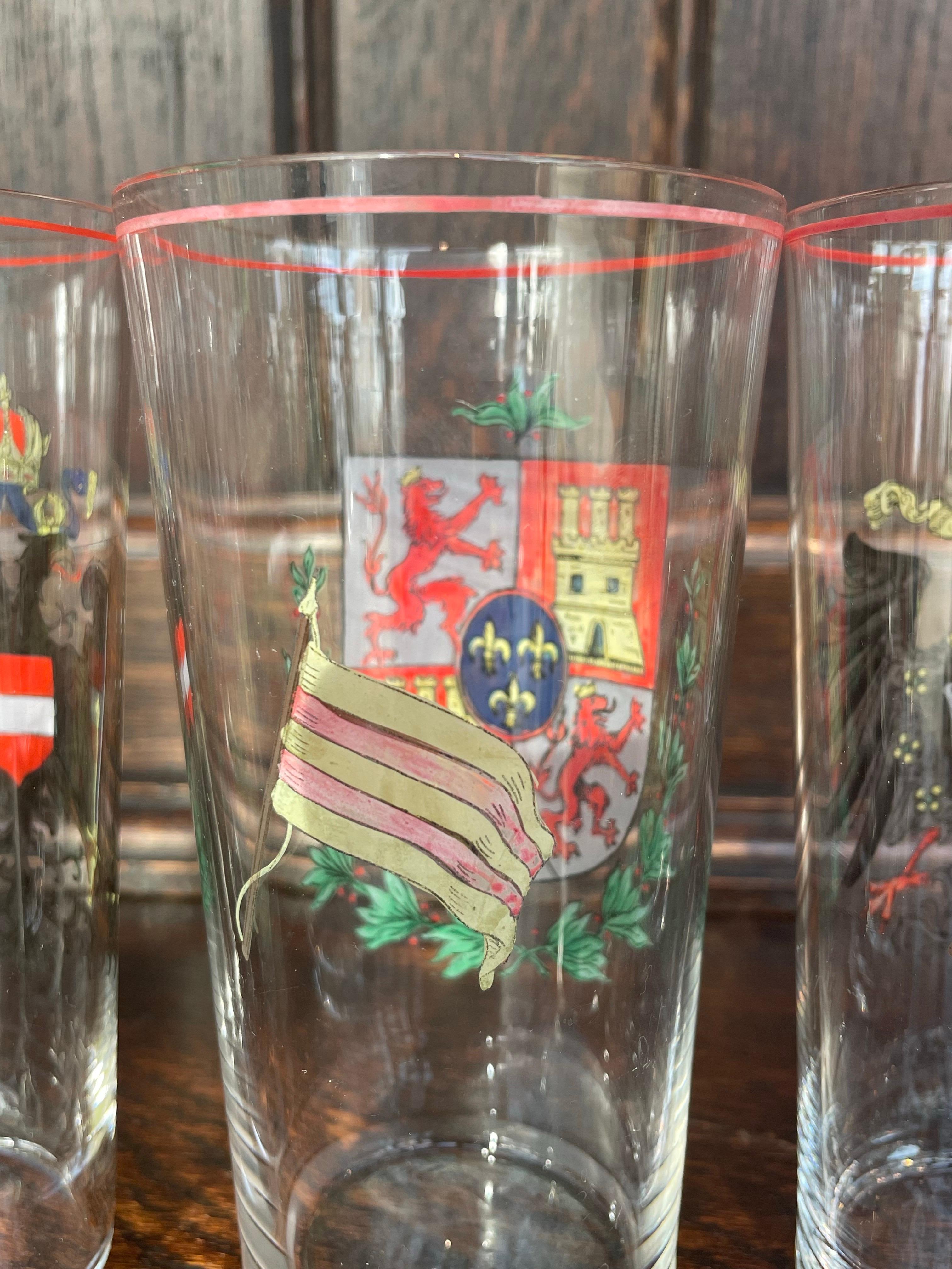 Lot de 10 verres Highball de style héraldique peints à la main et datant du milieu du siècle dernier en vente 8