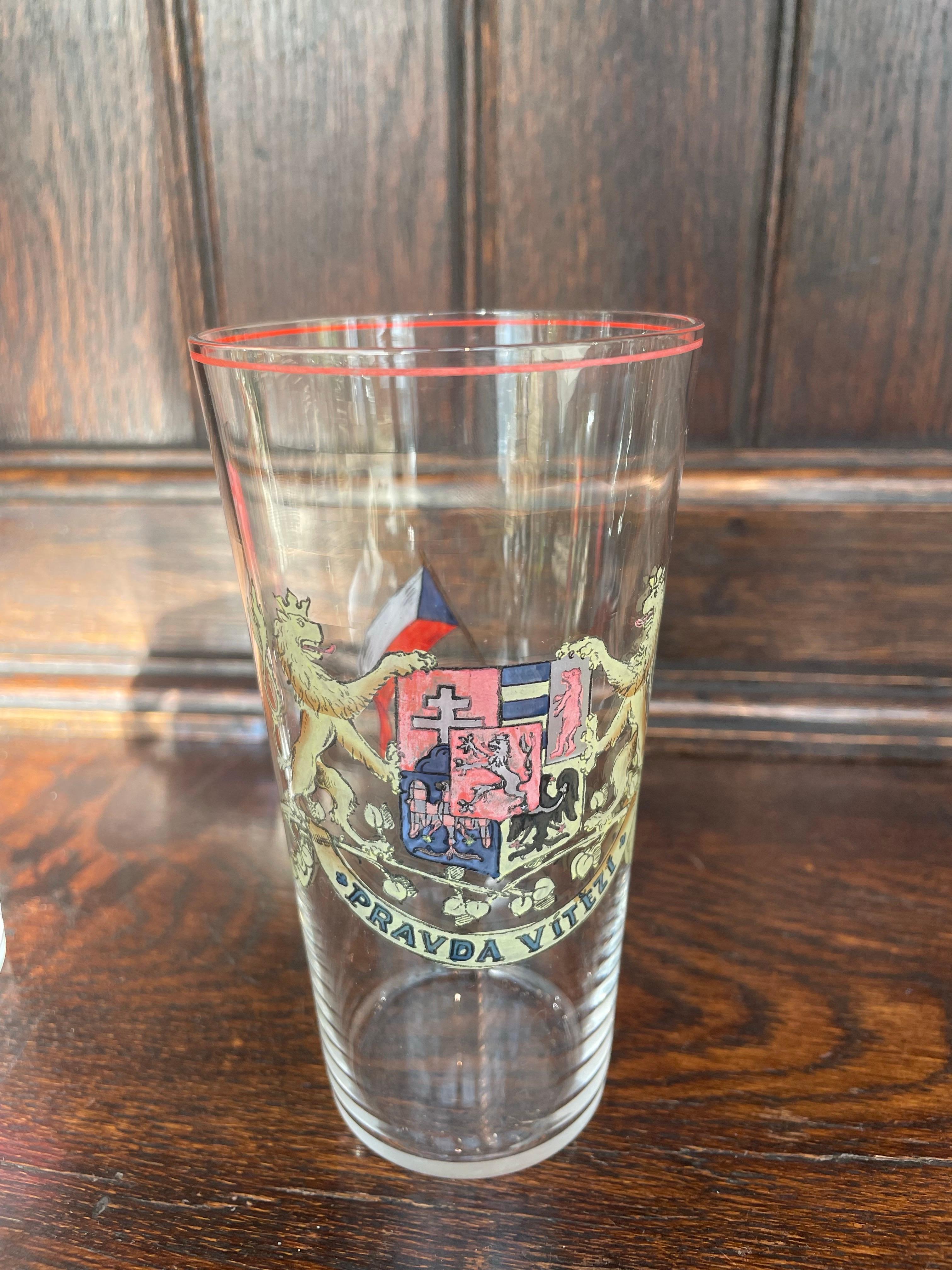 Peint à la main Lot de 10 verres Highball de style héraldique peints à la main et datant du milieu du siècle dernier en vente