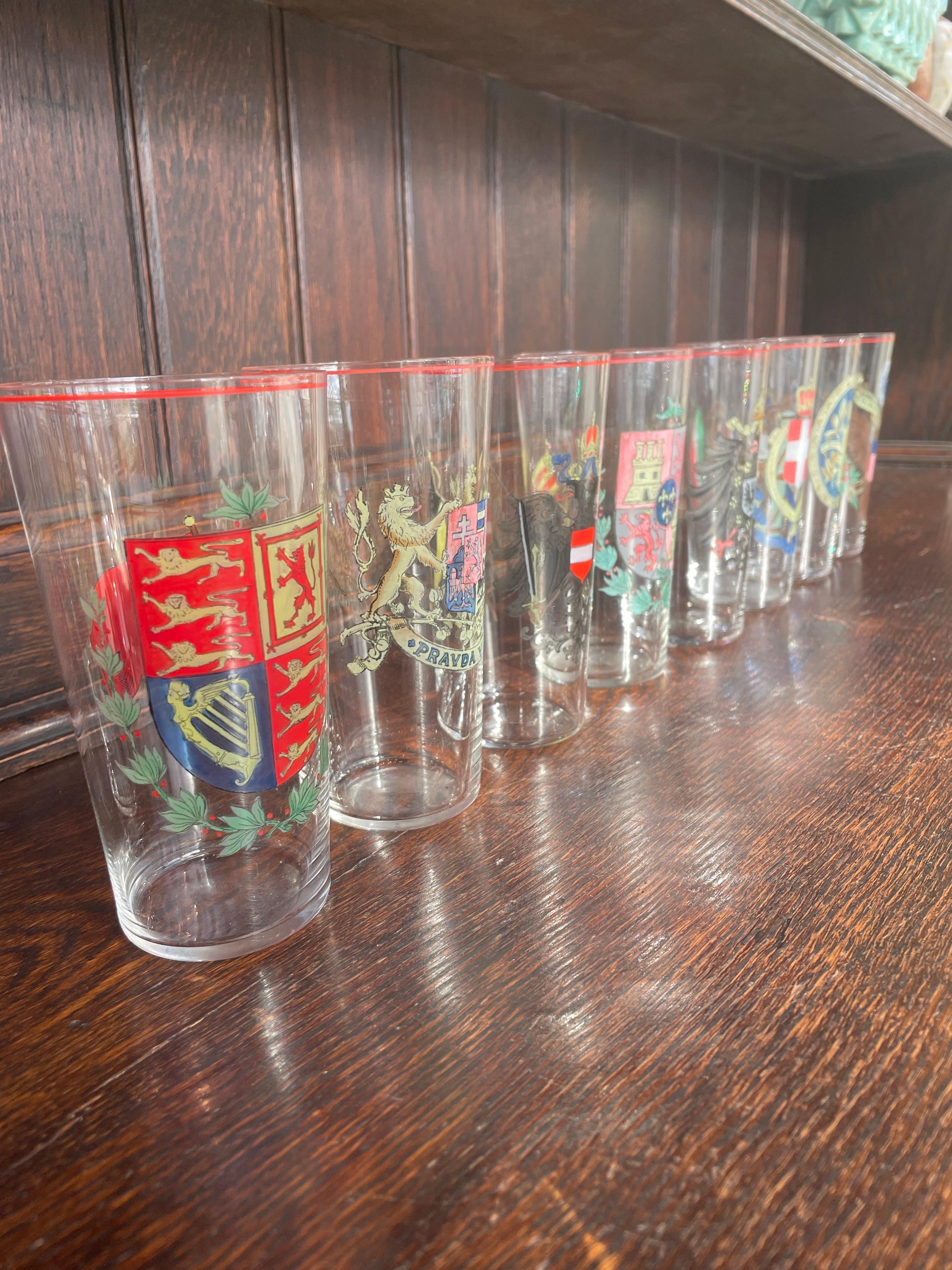 Lot de 10 verres Highball de style héraldique peints à la main et datant du milieu du siècle dernier en vente 1