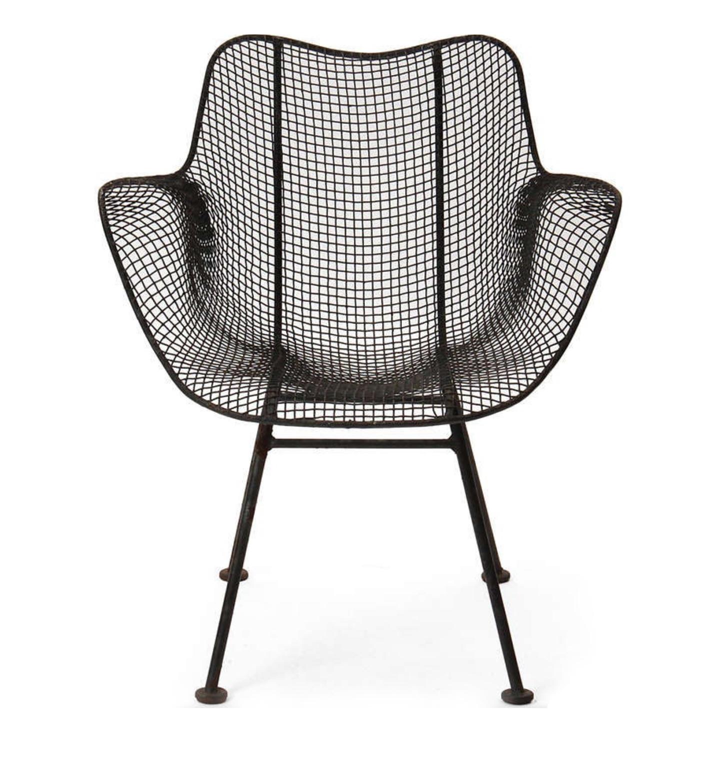 Ensemble de (10) fauteuils Patio mi-siècle Russell Woodard sculptura mesh organiquement sculpté. Chaises de patio d'extérieur au design très iconique. Toutes les chaises sont d'origine Circa 1960 - elles ont été repeintes avec une peinture noire