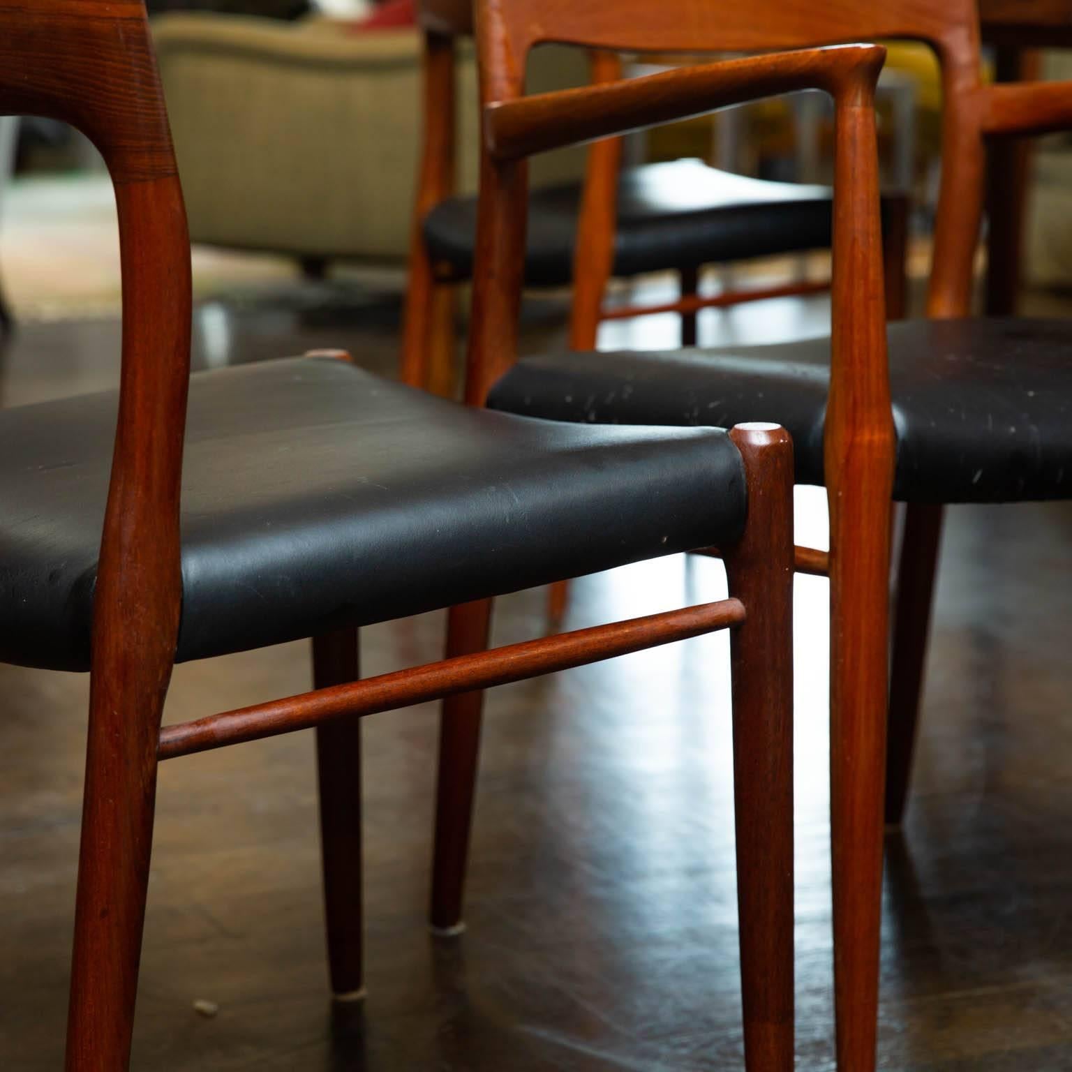 Set of Ten Model 75 Niels Moller Teak Dining Chairs In Excellent Condition In New London, CT