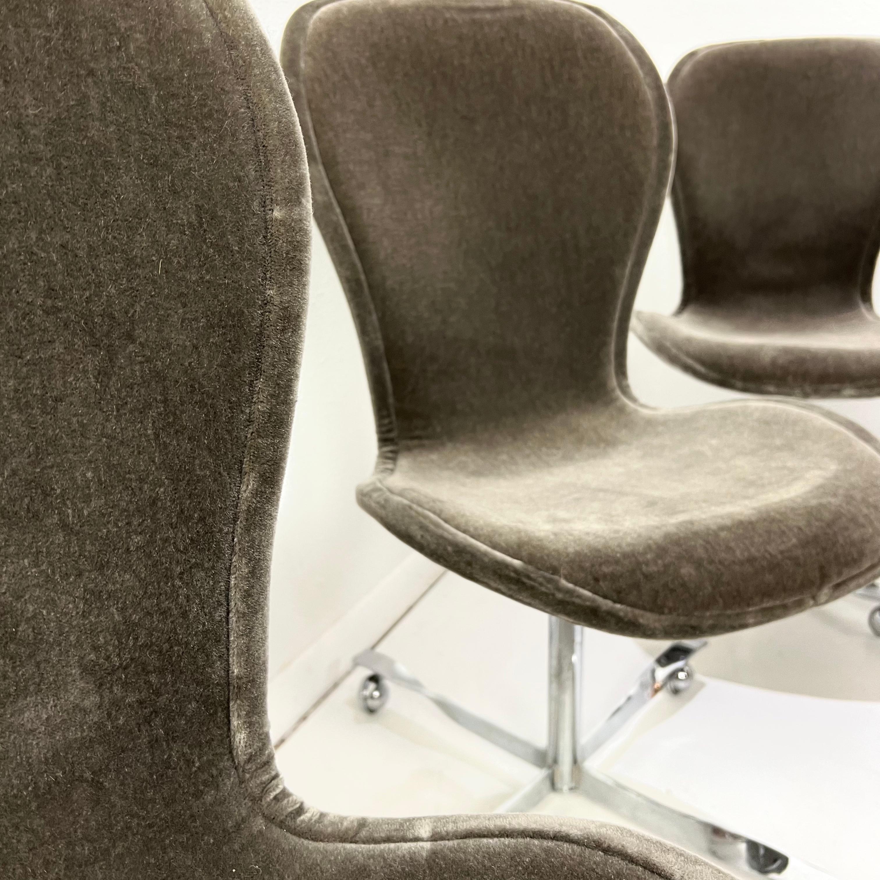 Ensemble de 10 chaises en mohair 