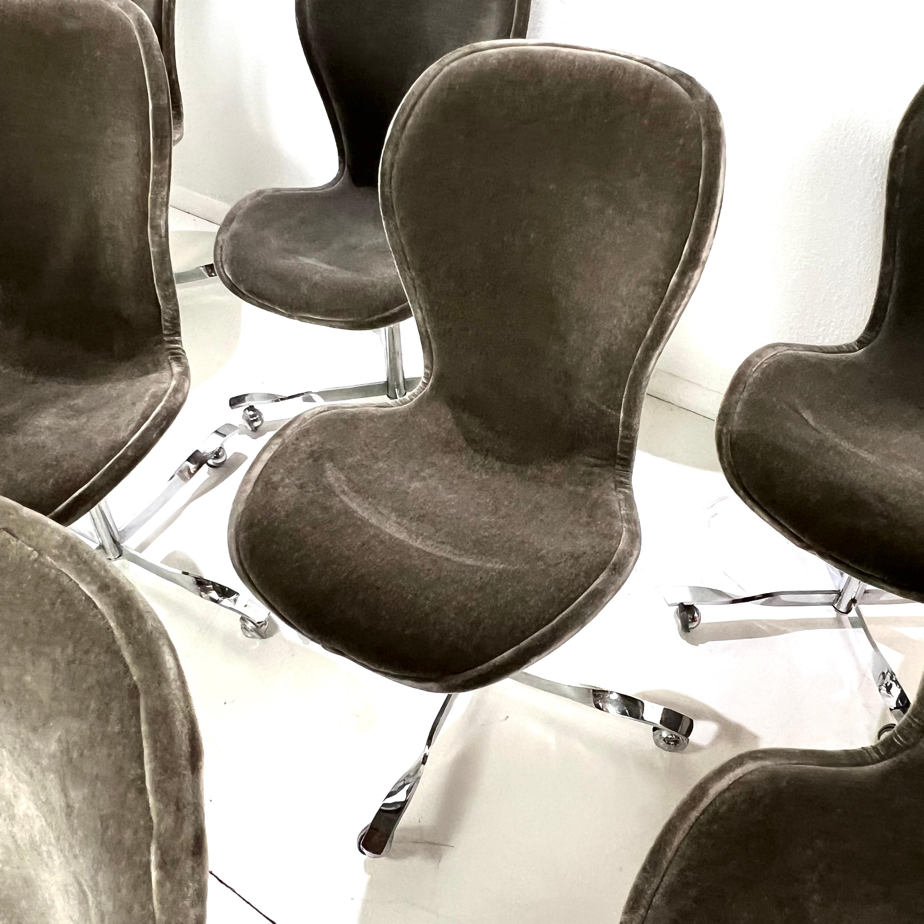 Ensemble de 10 chaises en mohair 