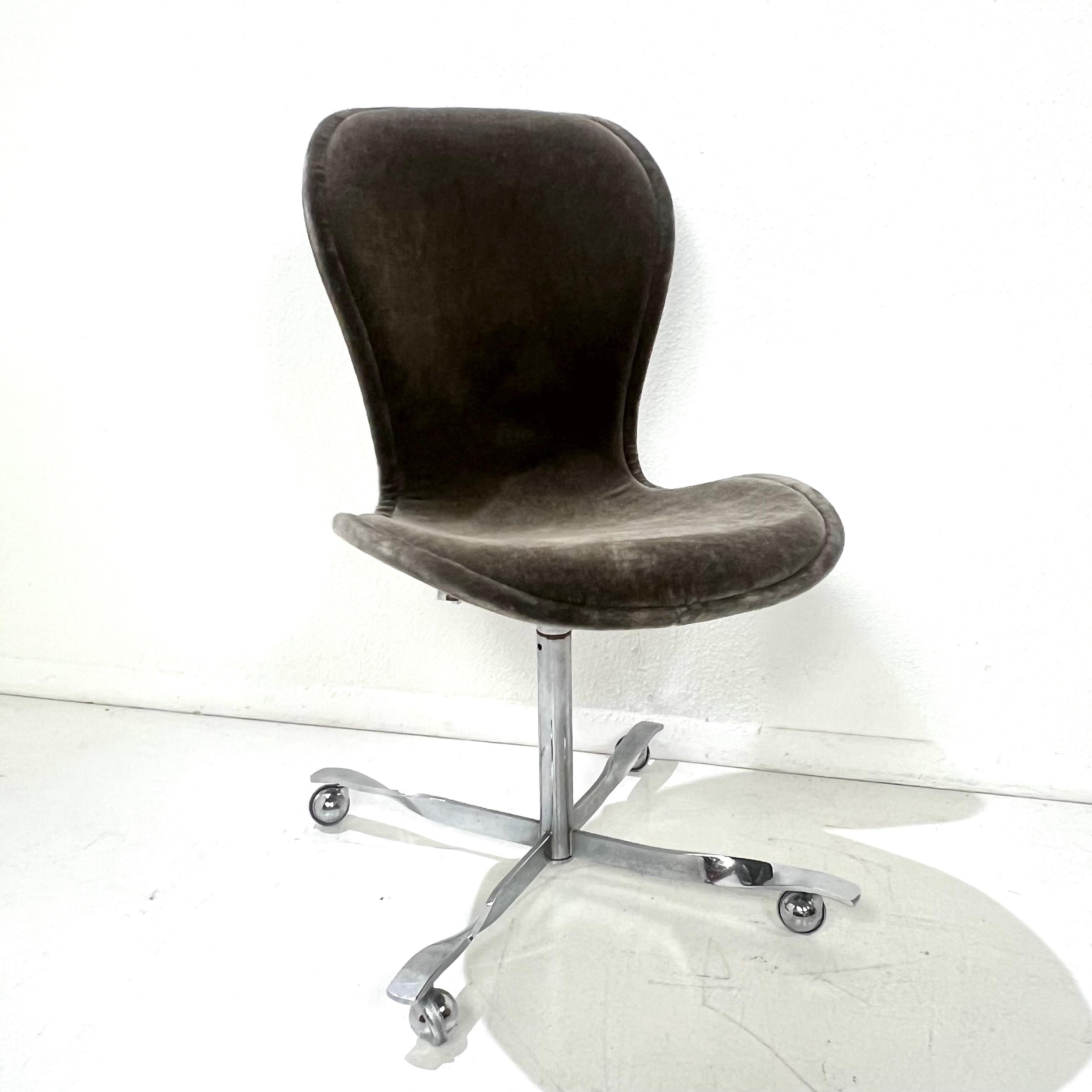 Ensemble de 10 chaises en mohair 