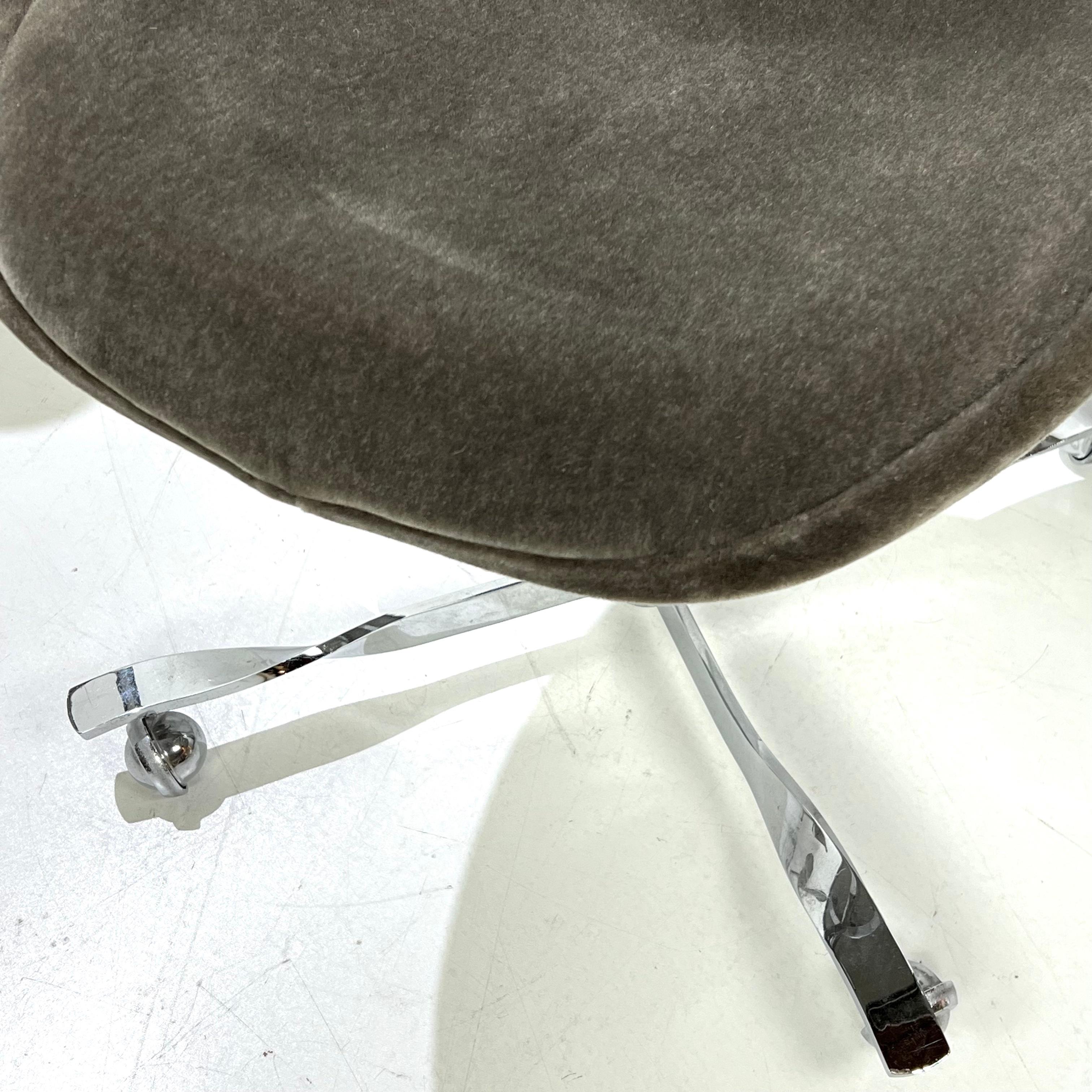 Mid-Century Modern Ensemble de 10 chaises en mohair 