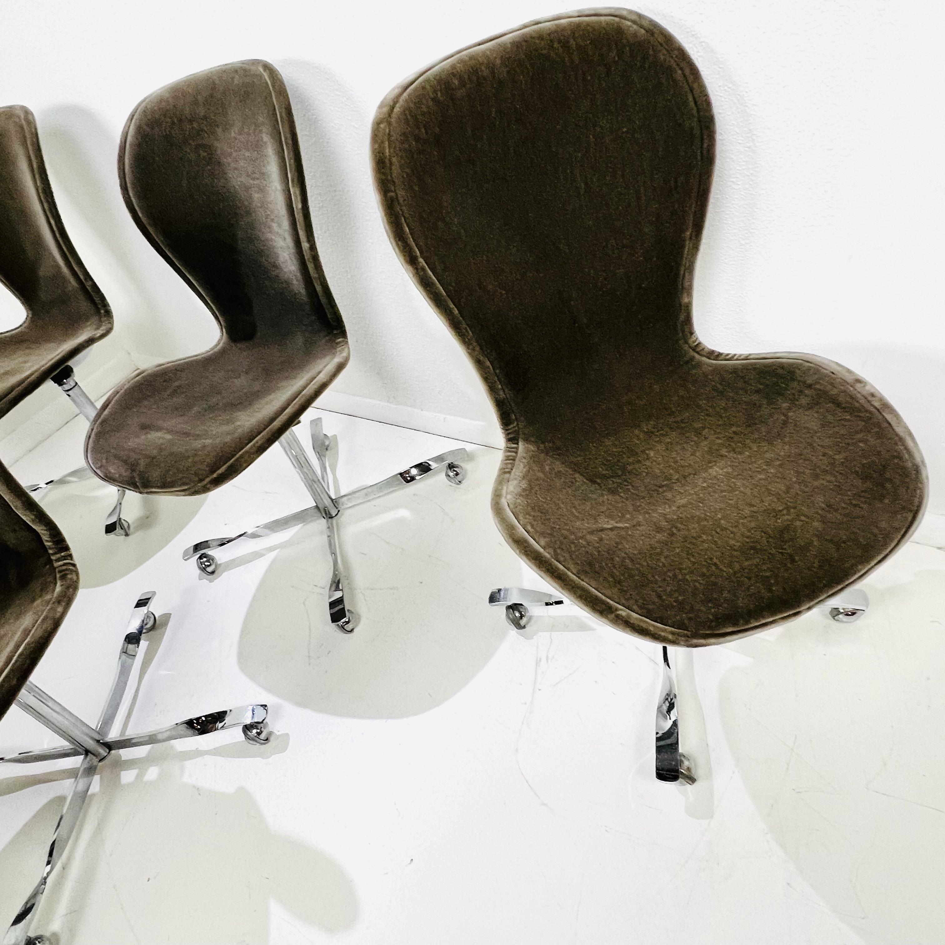 Ensemble de 10 chaises en mohair 