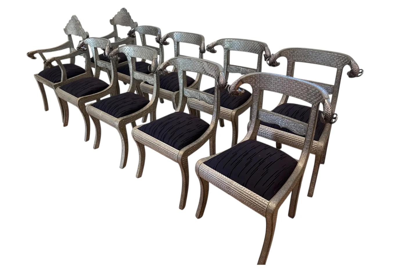 Satz von 10 marokkanischen metallverkleideten Rams Head Esszimmerstühlen (Anglo-indisch) im Angebot