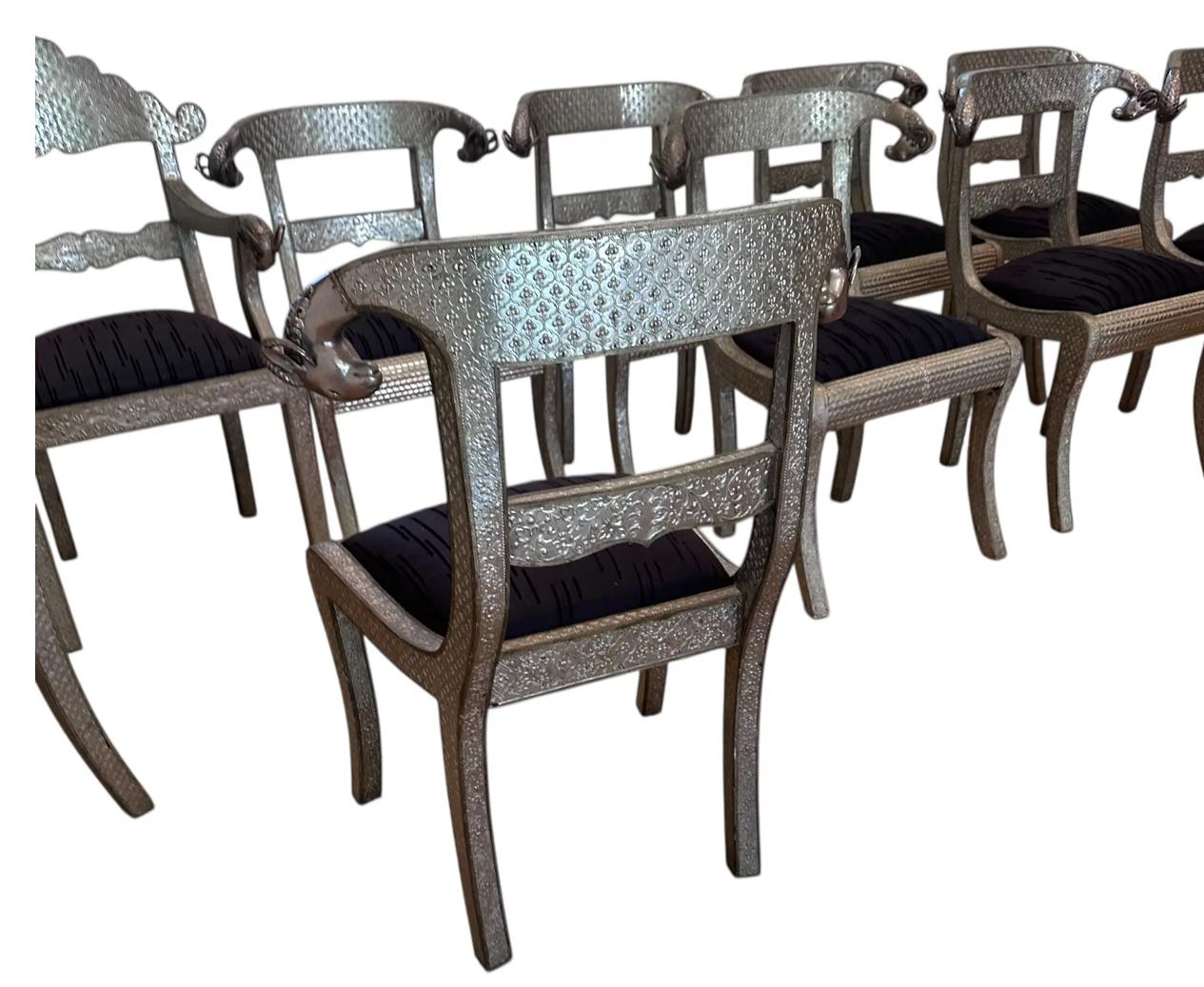 Satz von 10 marokkanischen metallverkleideten Rams Head Esszimmerstühlen (Ende des 20. Jahrhunderts) im Angebot