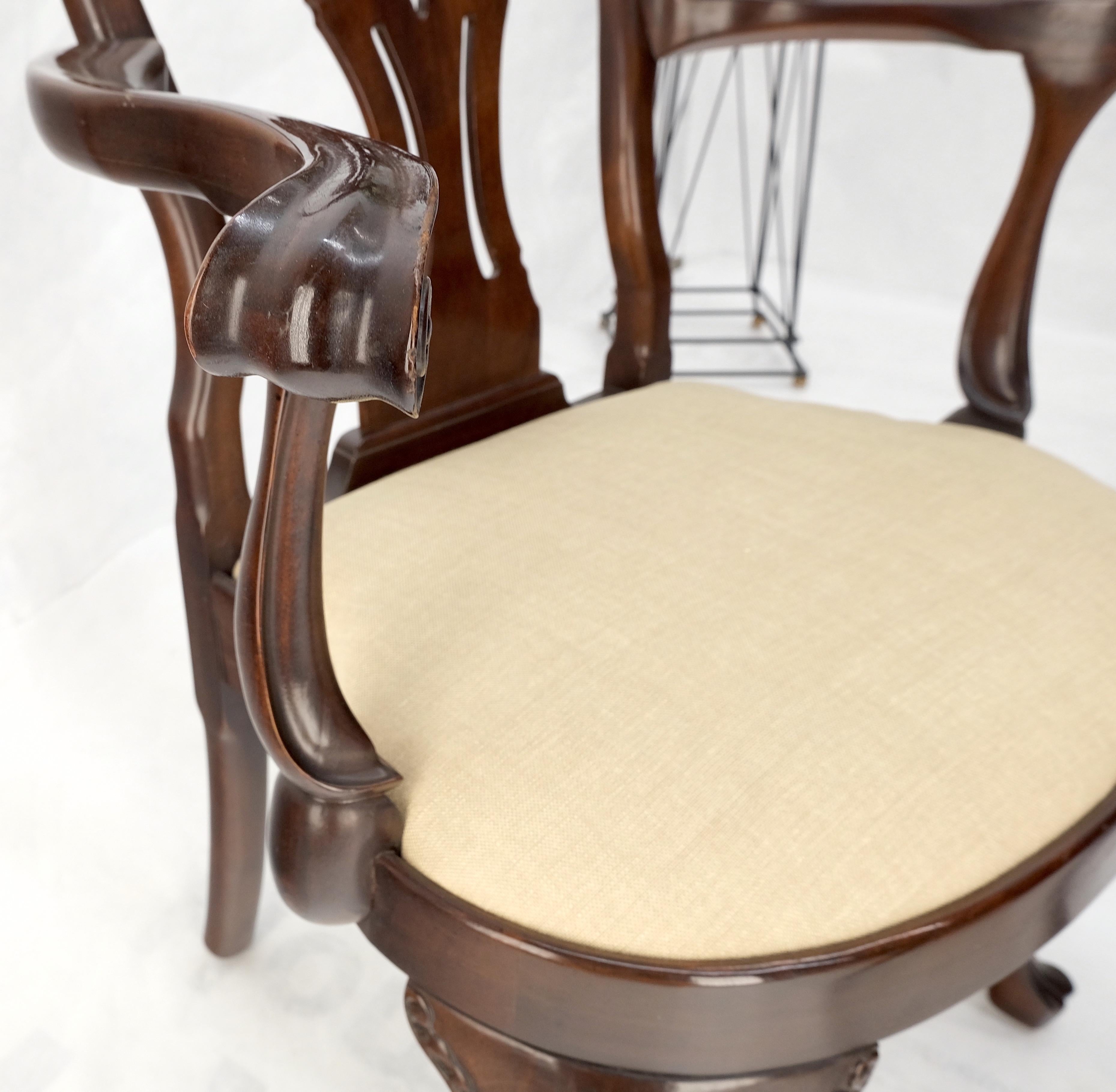 Laqué Ensemble de 10 chaises de salle à manger en noyer tapissées de lin neuf par Henredon Mint en vente