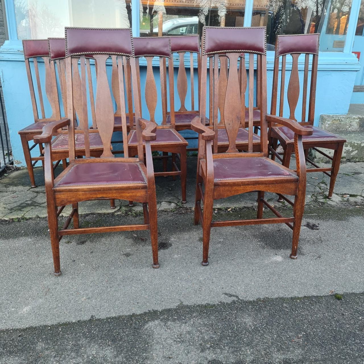 10er-Set  Original Arts & Crafts Movement Eiche und Leder Esszimmerstühle (Arts and Crafts) im Angebot