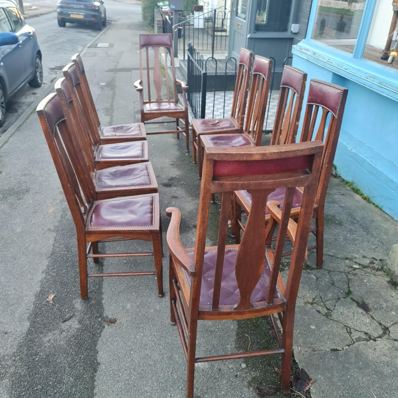 10er-Set  Original Arts & Crafts Movement Eiche und Leder Esszimmerstühle (Britisch) im Angebot