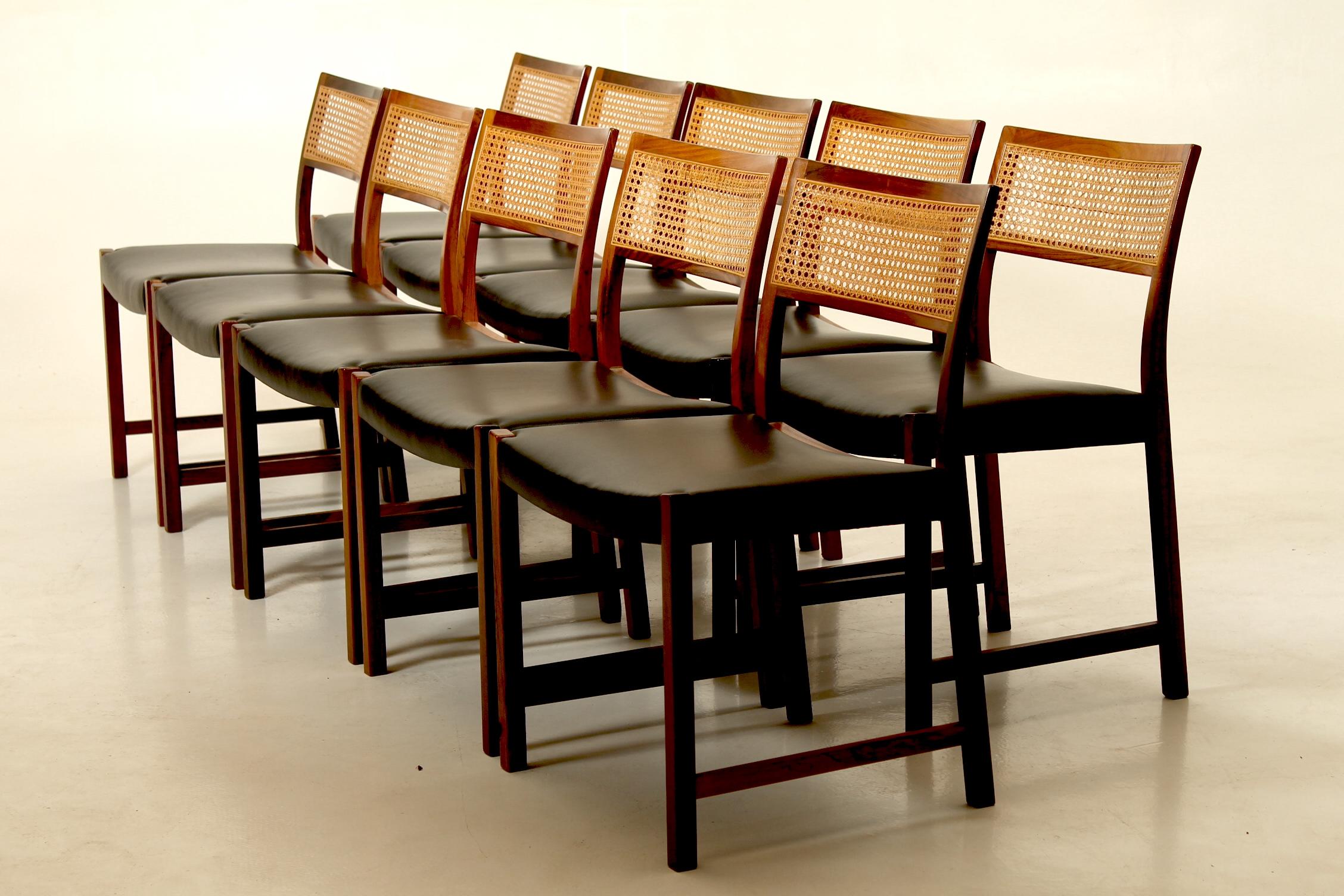 Mid-20th Century Set of 10 original vintage side chairs by Illum Vikkelsø, Denmark. For Sale