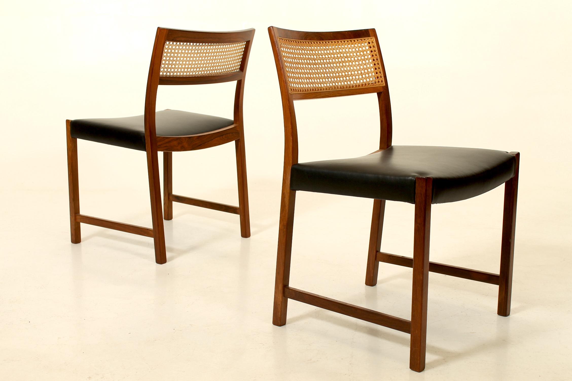 Set of 10 original vintage side chairs by Illum Vikkelsø, Denmark. For Sale 1