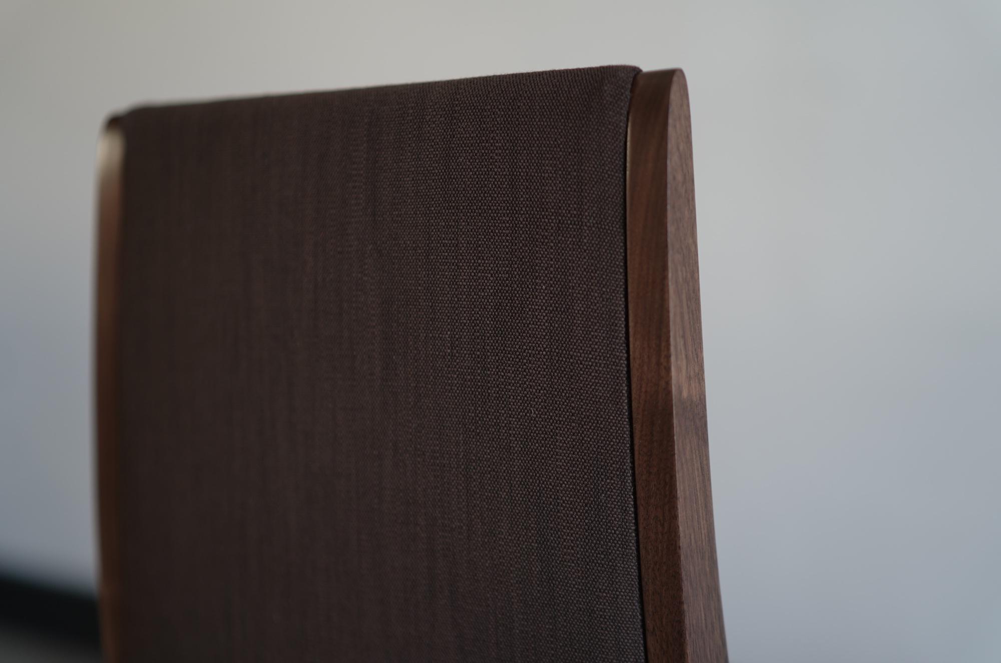 Juego de 10 Sillas de Comedor Parisiano en Nogal Natural en venta 1