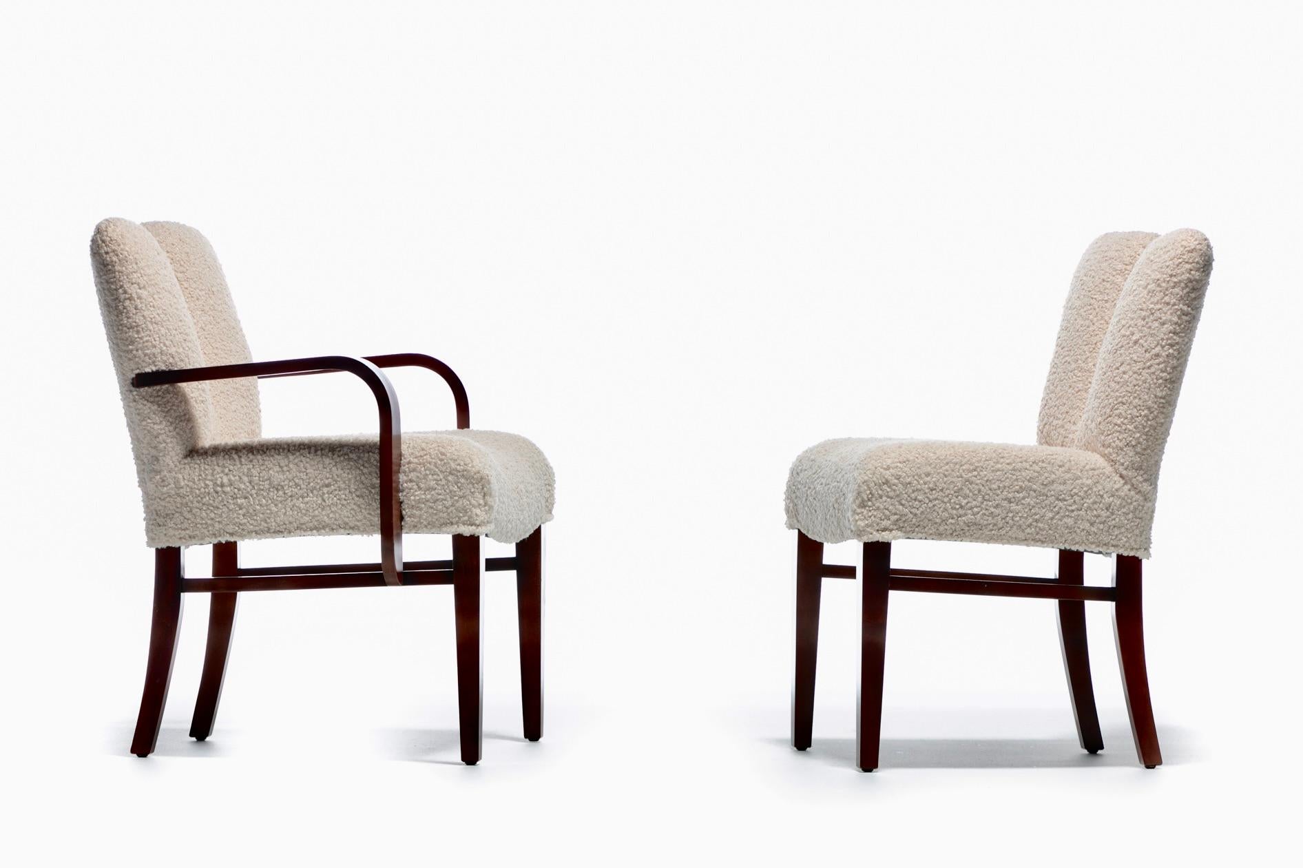 Américain Ensemble de 10 chaises de salle à manger à dossier corseté en bouclé blanc ivoire de Paul Frankl, c. années 1950 en vente