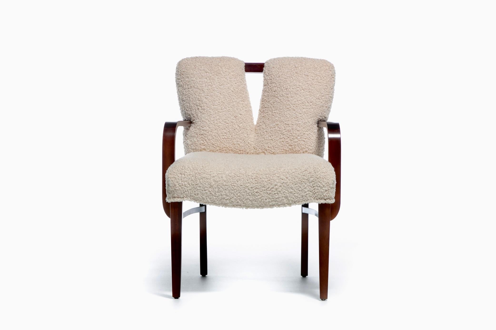 Milieu du XXe siècle Ensemble de 10 chaises de salle à manger à dossier corseté en bouclé blanc ivoire de Paul Frankl, c. années 1950 en vente