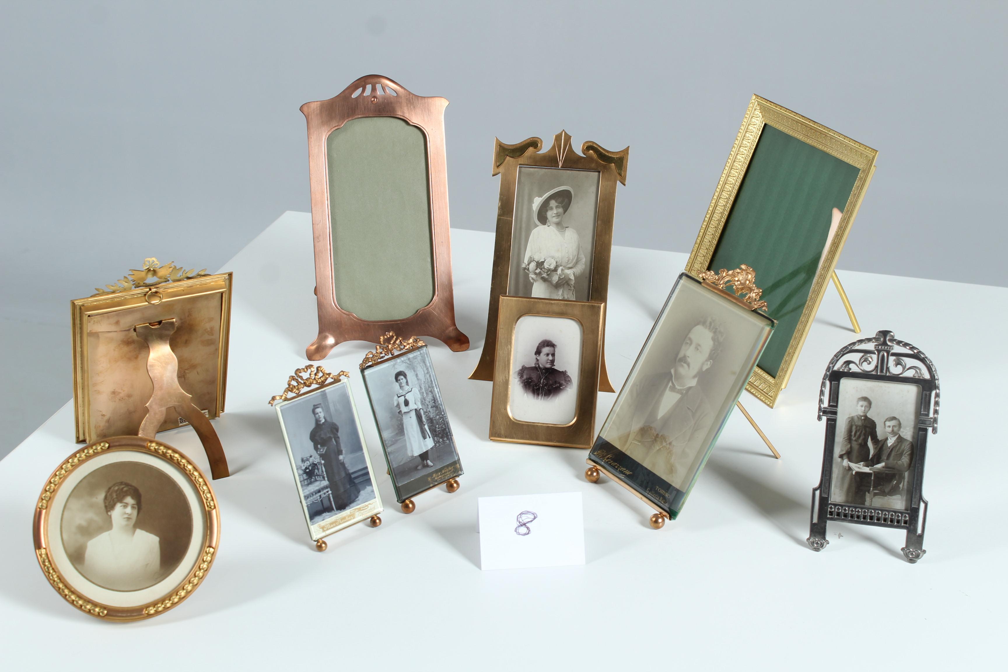 Set of 10 Picture Frames With Photos, Art Nouveau, Art Deco, 19th - 20th Century For Sale 5