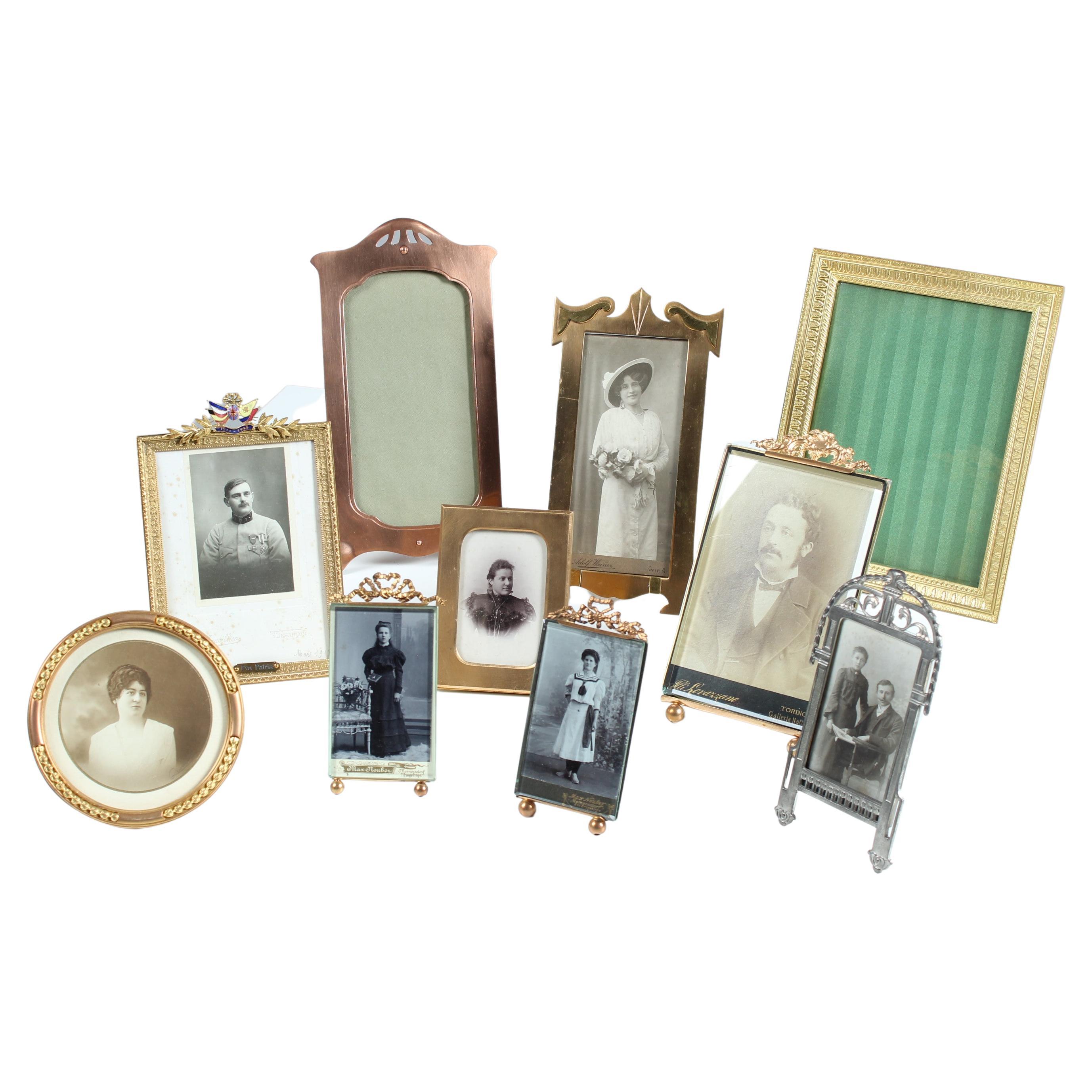 Set of 10 Picture Frames With Photos, Art Nouveau, Art Deco, 19th - 20th Century For Sale