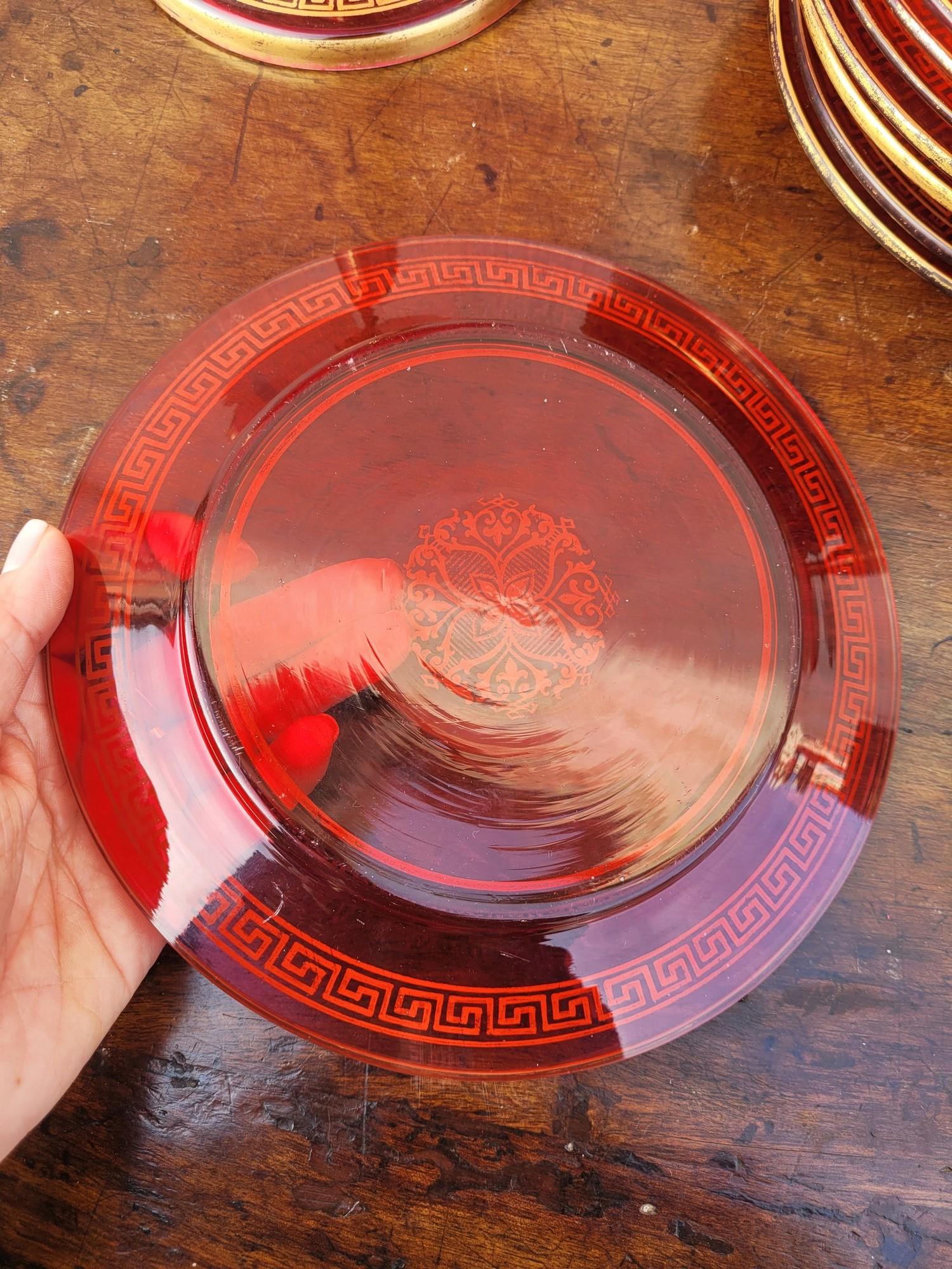 Set Of 10 Plates And 2 Fruit Bowls In Ruby Glass, Late 19th Century In Good Condition For Sale In MARSEILLE, FR