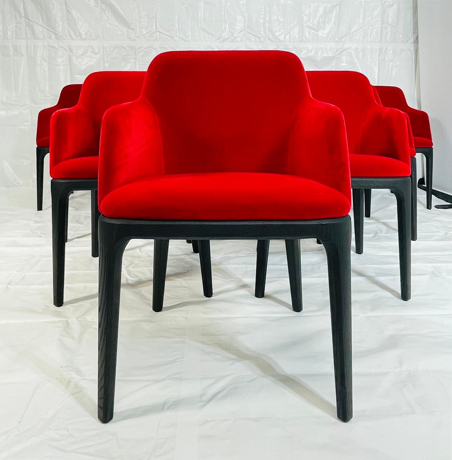 
Cet ensemble de 10 chaises de salle à manger a été conçu en 2009 par Emmanuel Gallina pour Poliform, l'un des fabricants italiens de meubles contemporains les plus respectés. Les chaises trouvent un équilibre parfait entre confort et élégance