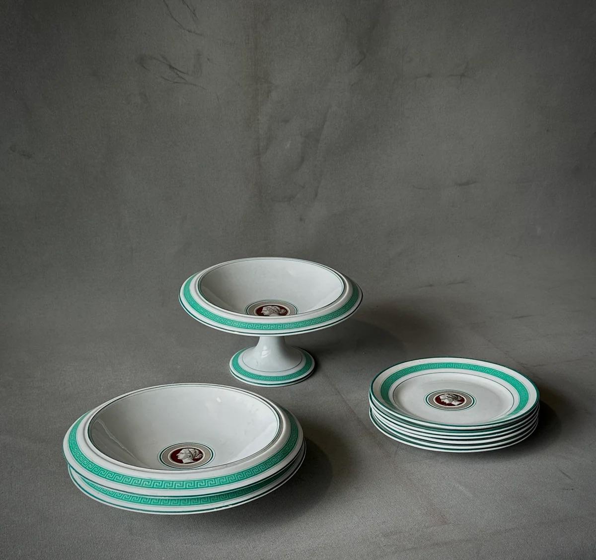 Néo-empire Ensemble de 10 pièces de service en porcelaine pour le déjeuner de la fin du 19e siècle, Allemagne en vente