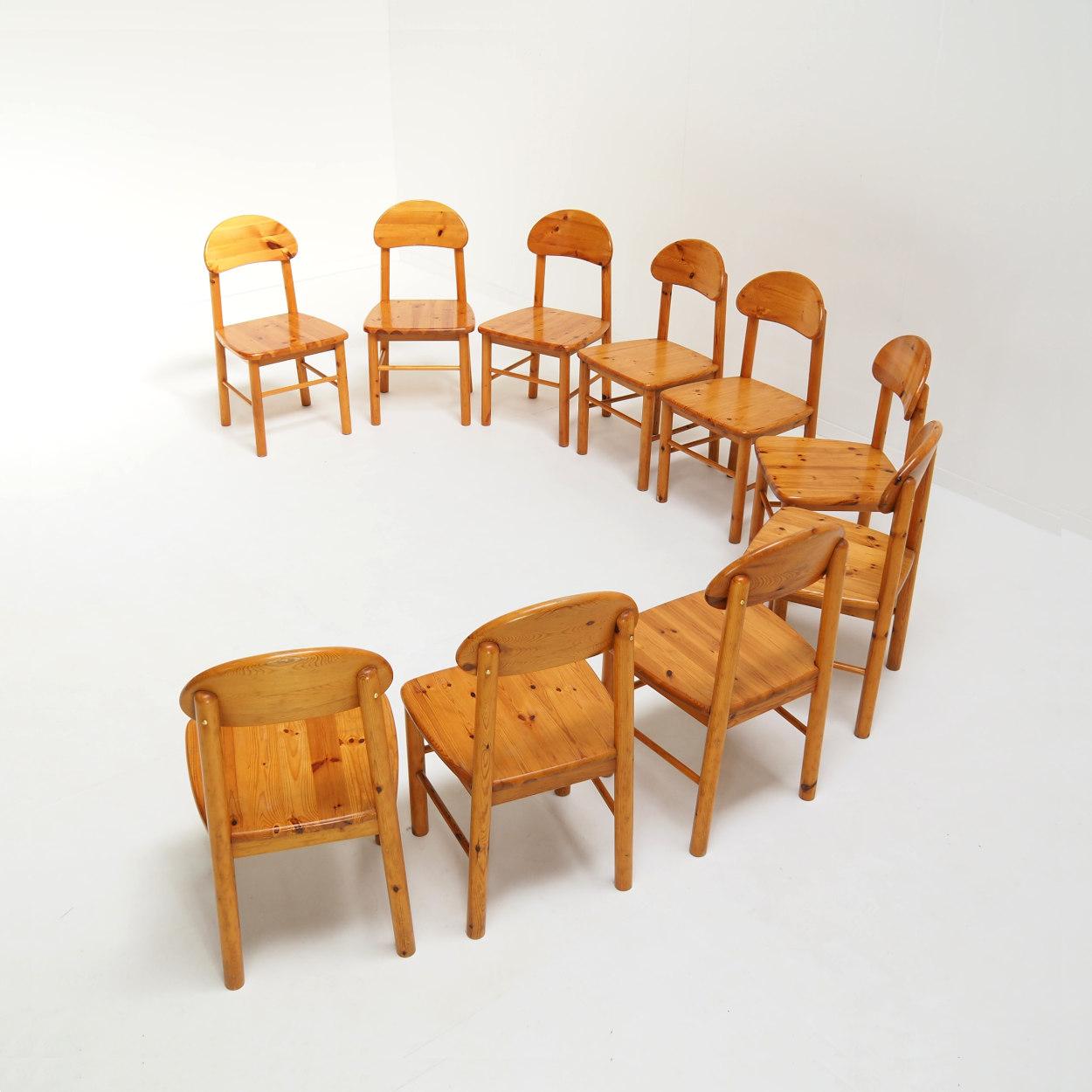 Beautiful set of chairs in the style of the Danish architect Rainer Daumiller. The chairs have a strong architecture where the hind legs beautiful widen towards the bottom.

The chairs are from the 1970s and made of solid pine. They all have a
